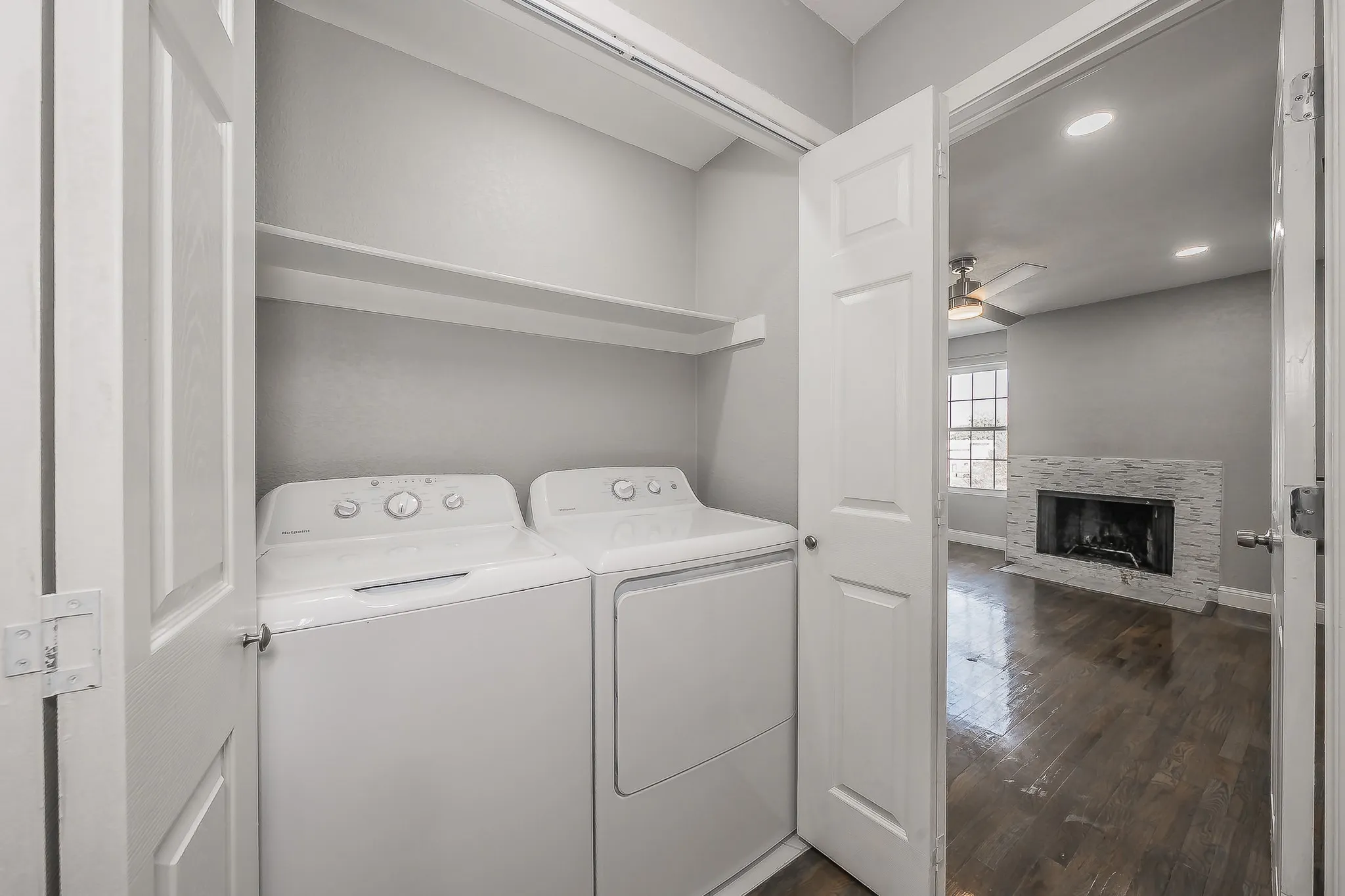 Condominium For Sale in Dallas County , 5757 Martel Avenue B08, Dallas, Texas 75206, 1 Bedroom, 2 Bathroom, Garage spaces, 811 Sqft, built in 1983, mls#21404962, Real Estate Agent in Dallas, Homes For Sale in Dallas county, Homes For Sale in Dallas, Realtor in Dallas Texas, Real Estate Brokerage Independent Realty Texas, Luminita Cordes Realtor