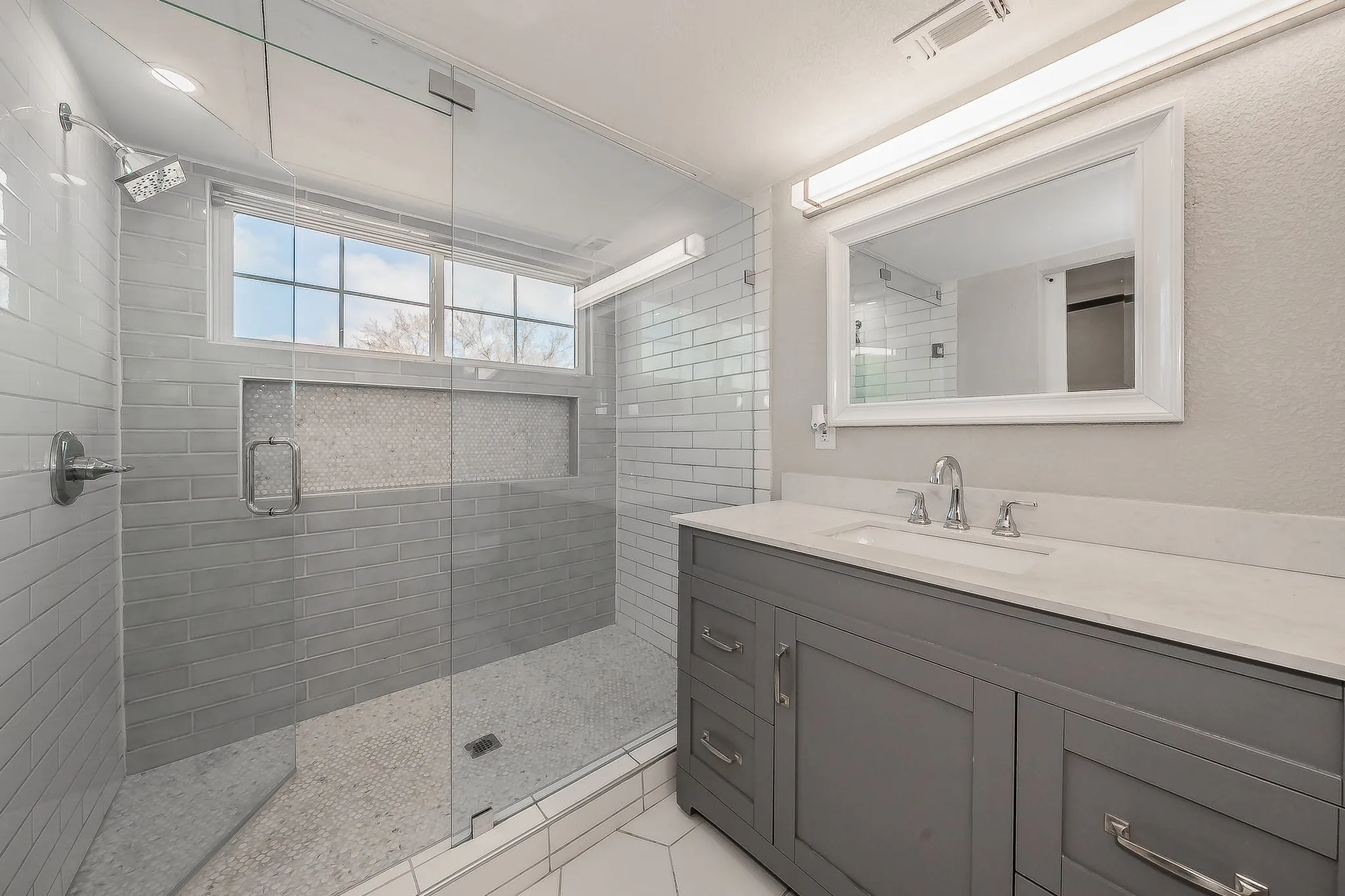 Condominium For Sale in Dallas County , 5757 Martel Avenue B08, Dallas, Texas 75206, 1 Bedroom, 2 Bathroom, Garage spaces, 811 Sqft, built in 1983, mls#21404962, Real Estate Agent in Dallas, Homes For Sale in Dallas county, Homes For Sale in Dallas, Realtor in Dallas Texas, Real Estate Brokerage Independent Realty Texas, Luminita Cordes Realtor