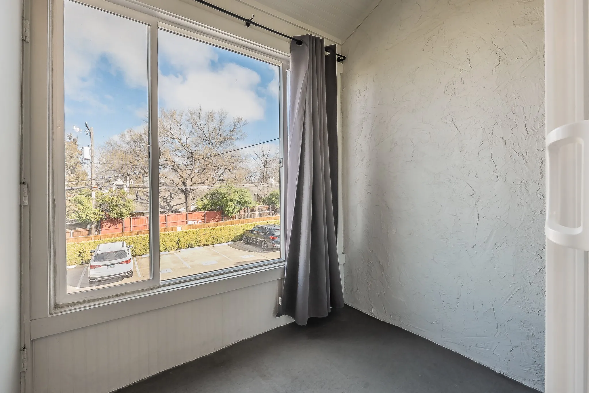 Condominium For Sale in Dallas County , 5757 Martel Avenue B08, Dallas, Texas 75206, 1 Bedroom, 2 Bathroom, Garage spaces, 811 Sqft, built in 1983, mls#21404962, Real Estate Agent in Dallas, Homes For Sale in Dallas county, Homes For Sale in Dallas, Realtor in Dallas Texas, Real Estate Brokerage Independent Realty Texas, Luminita Cordes Realtor