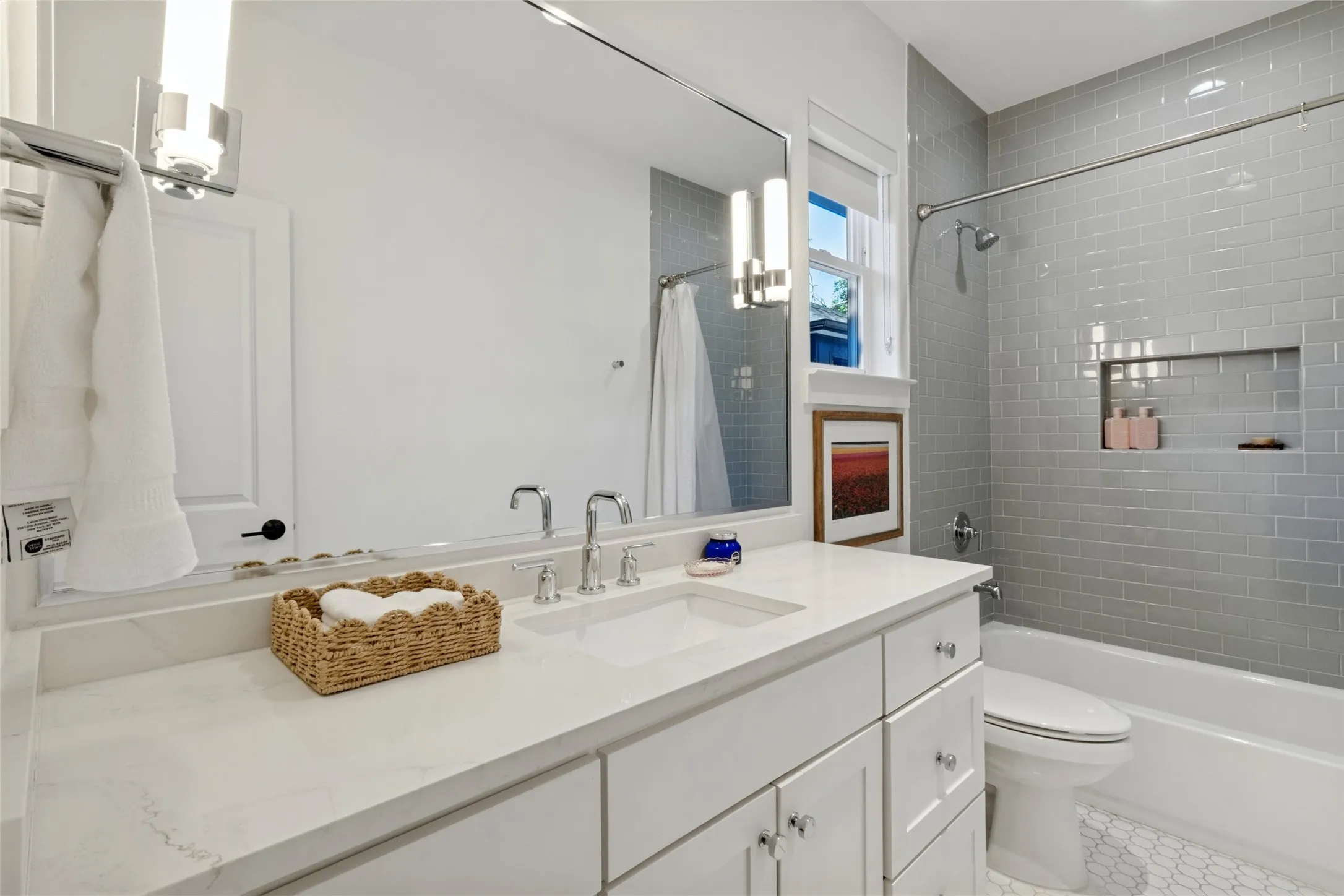 Single Family Residence For Sale in Dallas County , 5613 Ellsworth Avenue, Dallas, Texas 75206, 3 Bedroom, 4 Bathroom, 2 Garage spaces, 2,697 Sqft, built in 2020, mls#21404842, Real Estate Agent in Dallas, Homes For Sale in Dallas county, Homes For Sale in Dallas, Realtor in Dallas Texas, Real Estate Brokerage Independent Realty Texas, Luminita Cordes Realtor