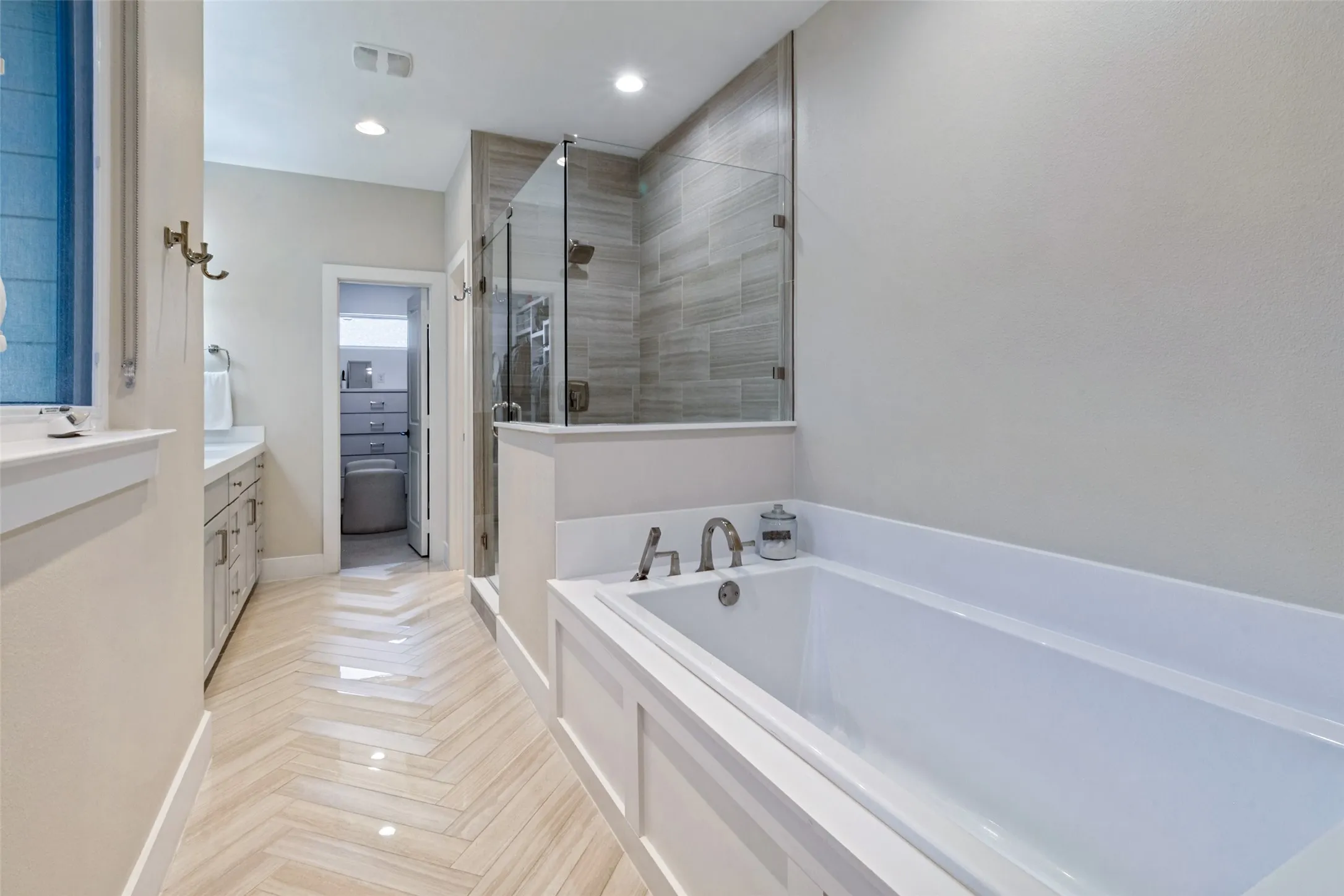 Single Family Residence For Sale in Dallas County , 5613 Ellsworth Avenue, Dallas, Texas 75206, 3 Bedroom, 4 Bathroom, 2 Garage spaces, 2,697 Sqft, built in 2020, mls#21404842, Real Estate Agent in Dallas, Homes For Sale in Dallas county, Homes For Sale in Dallas, Realtor in Dallas Texas, Real Estate Brokerage Independent Realty Texas, Luminita Cordes Realtor