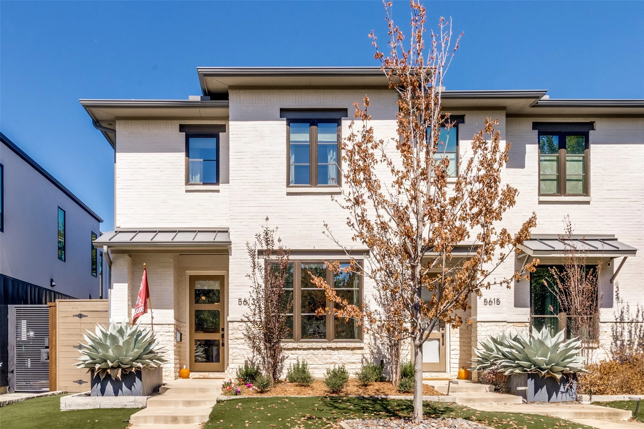 Single Family Residence For Sale in Dallas County , 5613 Ellsworth Avenue, Dallas, Texas 75206, 3 Bedroom, 4 Bathroom, 2 Garage spaces, 2,697 Sqft, built in 2020, mls#21404842, Real Estate Agent in Dallas, Homes For Sale in Dallas county, Homes For Sale in Dallas, Realtor in Dallas Texas, Real Estate Brokerage Independent Realty Texas, Luminita Cordes Realtor