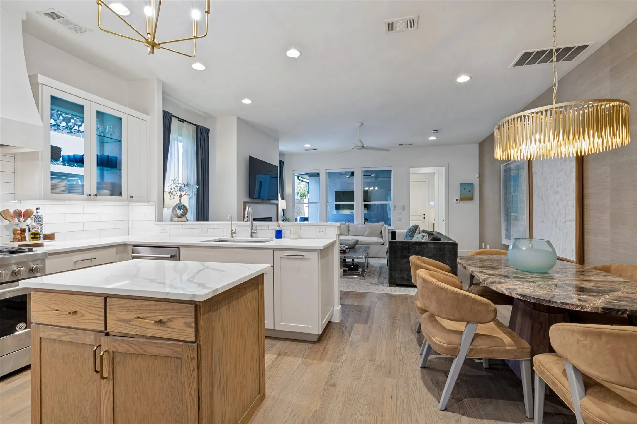 Single Family Residence For Sale in Dallas County , 5613 Ellsworth Avenue, Dallas, Texas 75206, 3 Bedroom, 4 Bathroom, 2 Garage spaces, 2,697 Sqft, built in 2020, mls#21404842, Real Estate Agent in Dallas, Homes For Sale in Dallas county, Homes For Sale in Dallas, Realtor in Dallas Texas, Real Estate Brokerage Independent Realty Texas, Luminita Cordes Realtor