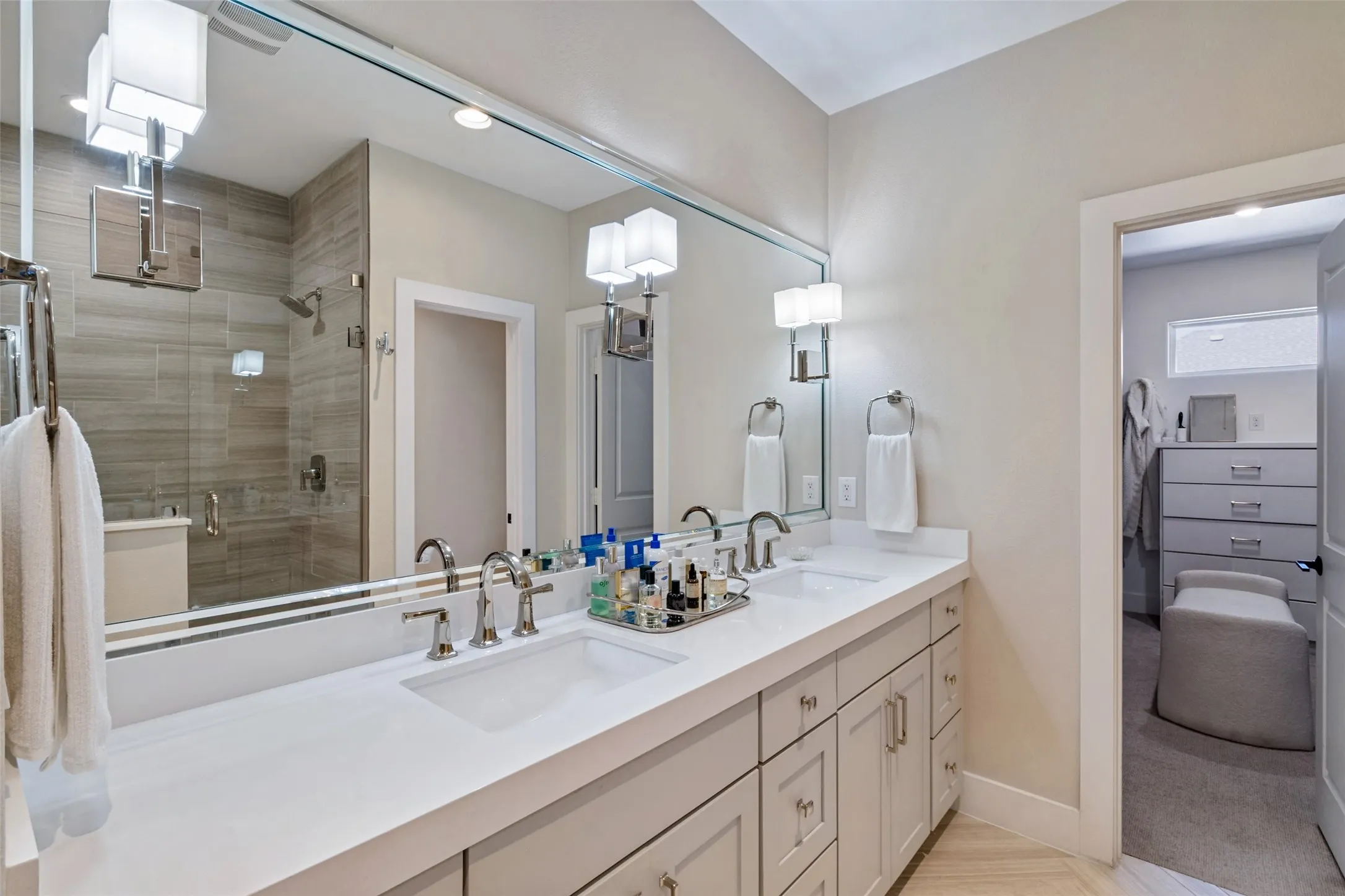 Single Family Residence For Sale in Dallas County , 5613 Ellsworth Avenue, Dallas, Texas 75206, 3 Bedroom, 4 Bathroom, 2 Garage spaces, 2,697 Sqft, built in 2020, mls#21404842, Real Estate Agent in Dallas, Homes For Sale in Dallas county, Homes For Sale in Dallas, Realtor in Dallas Texas, Real Estate Brokerage Independent Realty Texas, Luminita Cordes Realtor