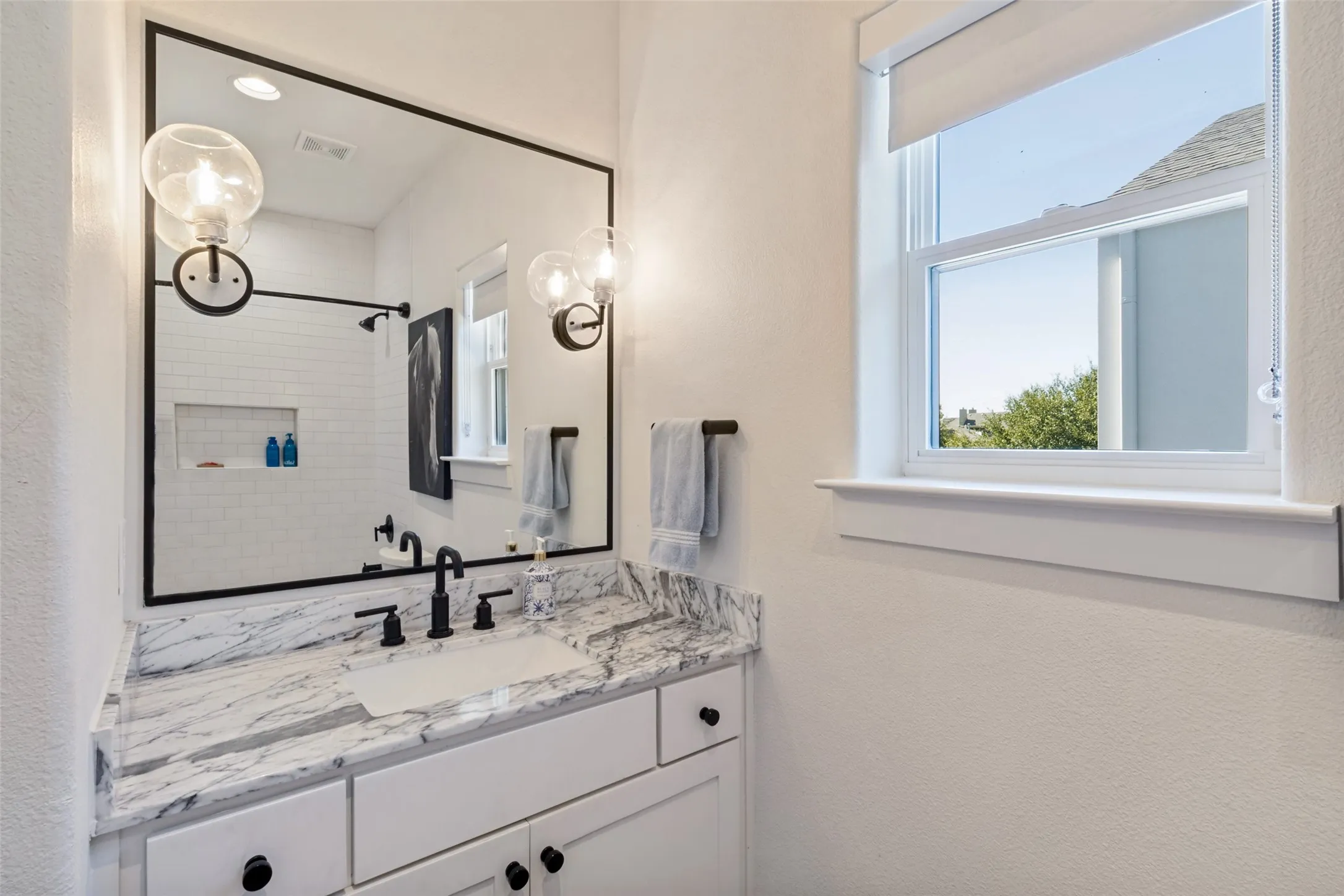 Single Family Residence For Sale in Dallas County , 5613 Ellsworth Avenue, Dallas, Texas 75206, 3 Bedroom, 4 Bathroom, 2 Garage spaces, 2,697 Sqft, built in 2020, mls#21404842, Real Estate Agent in Dallas, Homes For Sale in Dallas county, Homes For Sale in Dallas, Realtor in Dallas Texas, Real Estate Brokerage Independent Realty Texas, Luminita Cordes Realtor