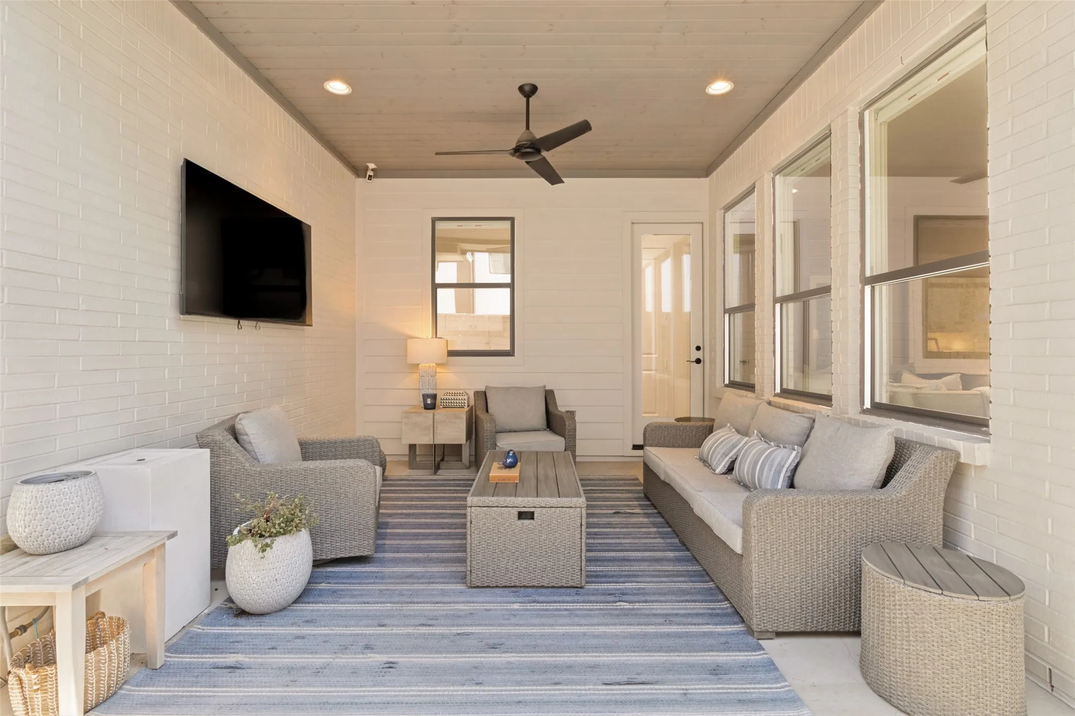Single Family Residence For Sale in Dallas County , 5613 Ellsworth Avenue, Dallas, Texas 75206, 3 Bedroom, 4 Bathroom, 2 Garage spaces, 2,697 Sqft, built in 2020, mls#21404842, Real Estate Agent in Dallas, Homes For Sale in Dallas county, Homes For Sale in Dallas, Realtor in Dallas Texas, Real Estate Brokerage Independent Realty Texas, Luminita Cordes Realtor