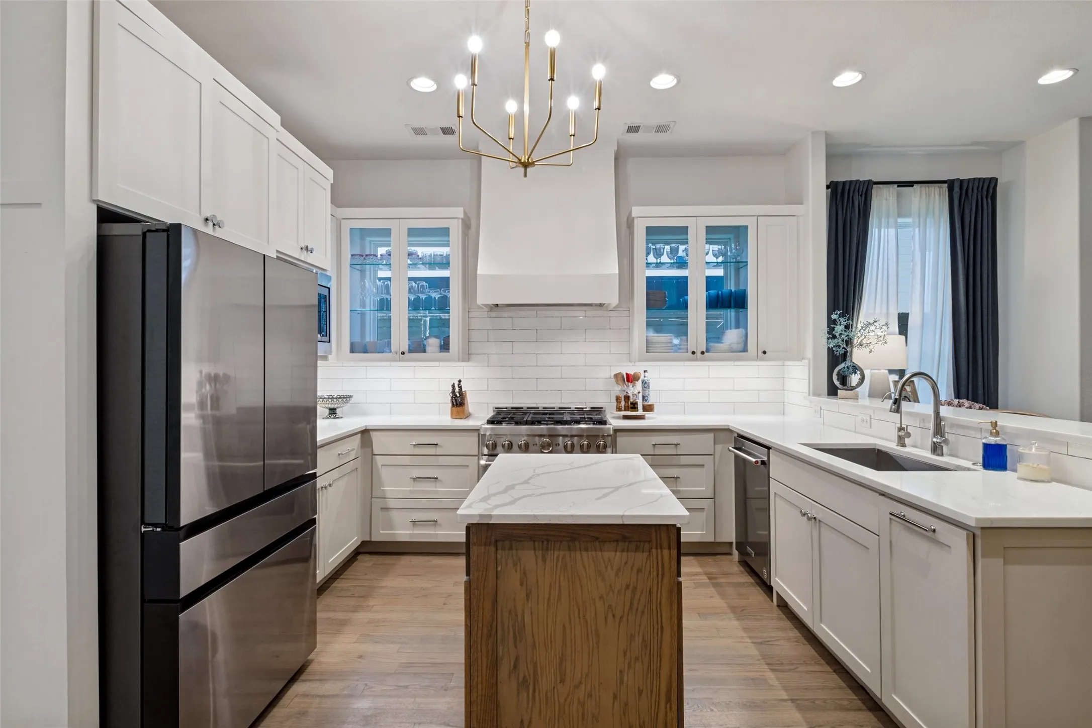 Single Family Residence For Sale in Dallas County , 5613 Ellsworth Avenue, Dallas, Texas 75206, 3 Bedroom, 4 Bathroom, 2 Garage spaces, 2,697 Sqft, built in 2020, mls#21404842, Real Estate Agent in Dallas, Homes For Sale in Dallas county, Homes For Sale in Dallas, Realtor in Dallas Texas, Real Estate Brokerage Independent Realty Texas, Luminita Cordes Realtor
