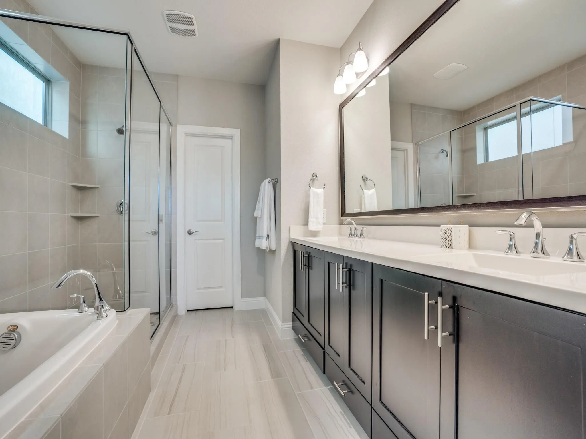 Single Family Residence For Rent in Dallas County , 1074 Manacor Lane, Dallas, Texas 75212, 3 Bedroom, 4 Bathroom, 2 Garage spaces, 2,132 Sqft, built in 2018, mls#21404437, Real Estate Agent in Dallas, Homes For Rent in Dallas county, Homes For Rent in Dallas, Realtor in Dallas Texas, Real Estate Brokerage Independent Realty Texas, Luminita Cordes Realtor