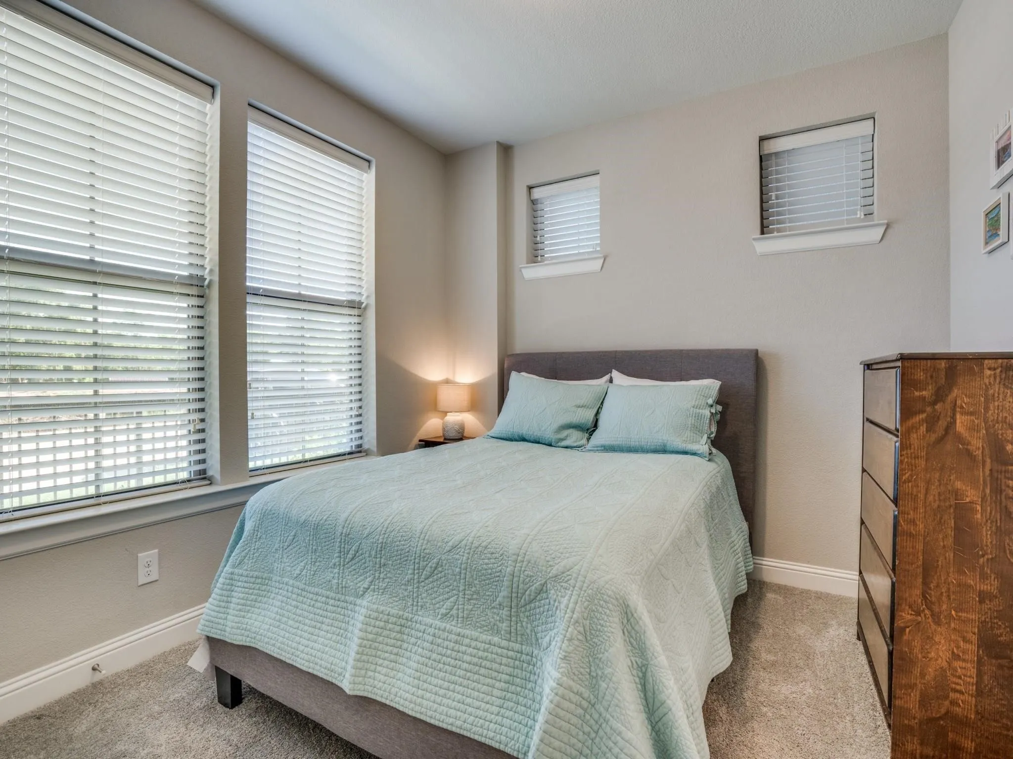 Single Family Residence For Rent in Dallas County , 1074 Manacor Lane, Dallas, Texas 75212, 3 Bedroom, 4 Bathroom, 2 Garage spaces, 2,132 Sqft, built in 2018, mls#21404437, Real Estate Agent in Dallas, Homes For Rent in Dallas county, Homes For Rent in Dallas, Realtor in Dallas Texas, Real Estate Brokerage Independent Realty Texas, Luminita Cordes Realtor