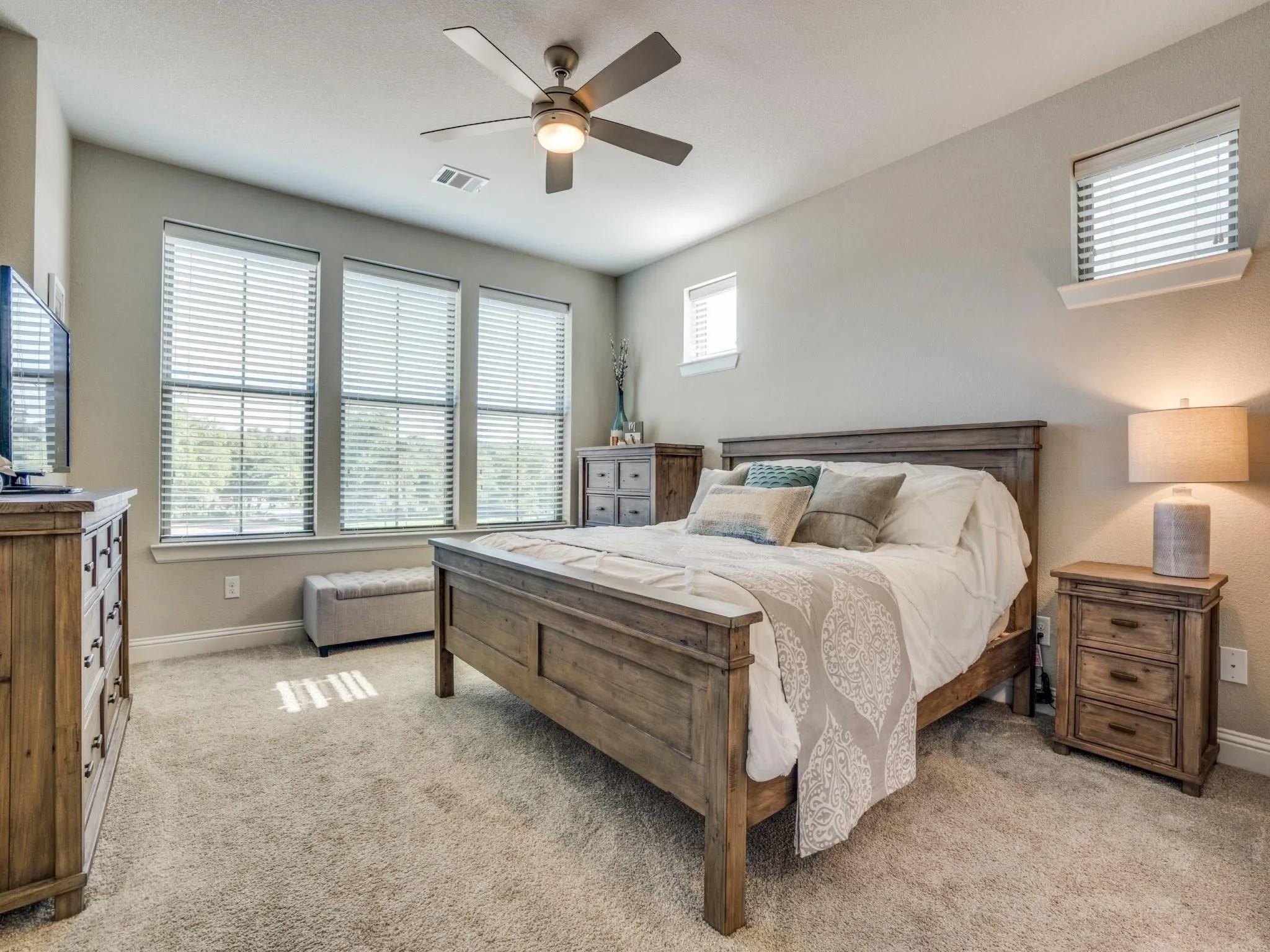 Single Family Residence For Rent in Dallas County , 1074 Manacor Lane, Dallas, Texas 75212, 3 Bedroom, 4 Bathroom, 2 Garage spaces, 2,132 Sqft, built in 2018, mls#21404437, Real Estate Agent in Dallas, Homes For Rent in Dallas county, Homes For Rent in Dallas, Realtor in Dallas Texas, Real Estate Brokerage Independent Realty Texas, Luminita Cordes Realtor