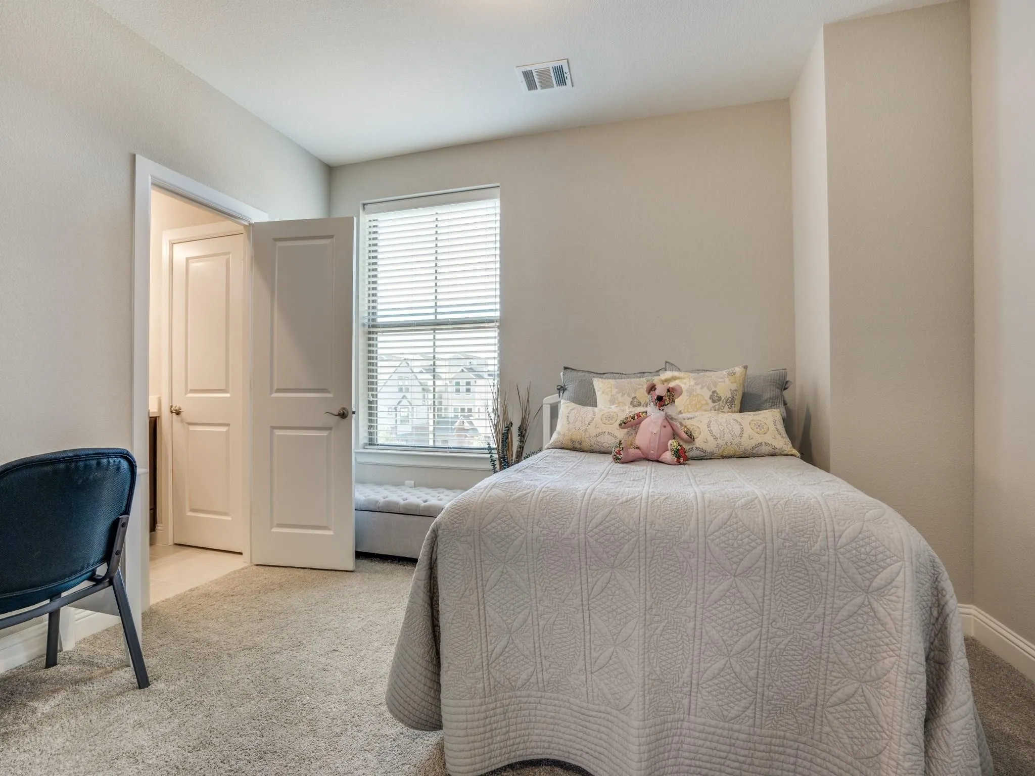 Single Family Residence For Rent in Dallas County , 1074 Manacor Lane, Dallas, Texas 75212, 3 Bedroom, 4 Bathroom, 2 Garage spaces, 2,132 Sqft, built in 2018, mls#21404437, Real Estate Agent in Dallas, Homes For Rent in Dallas county, Homes For Rent in Dallas, Realtor in Dallas Texas, Real Estate Brokerage Independent Realty Texas, Luminita Cordes Realtor