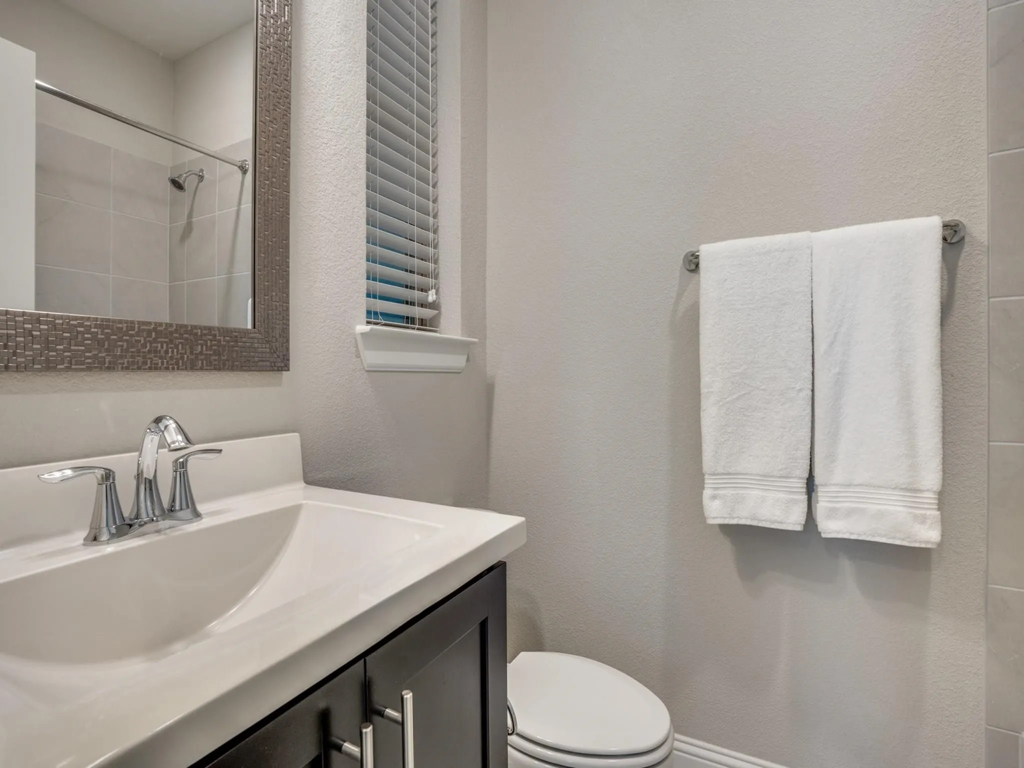 Single Family Residence For Rent in Dallas County , 1074 Manacor Lane, Dallas, Texas 75212, 3 Bedroom, 4 Bathroom, 2 Garage spaces, 2,132 Sqft, built in 2018, mls#21404437, Real Estate Agent in Dallas, Homes For Rent in Dallas county, Homes For Rent in Dallas, Realtor in Dallas Texas, Real Estate Brokerage Independent Realty Texas, Luminita Cordes Realtor