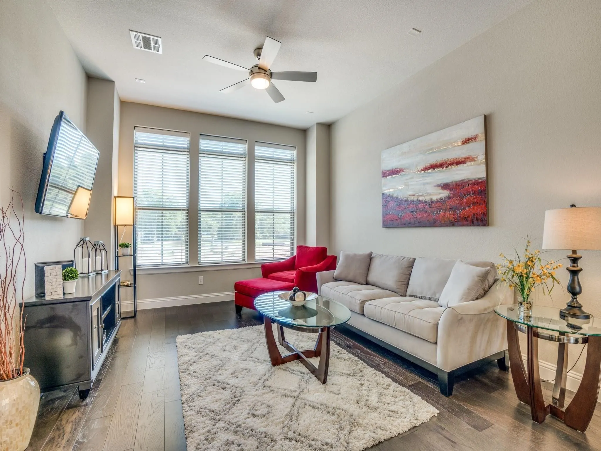 Single Family Residence For Rent in Dallas County , 1074 Manacor Lane, Dallas, Texas 75212, 3 Bedroom, 4 Bathroom, 2 Garage spaces, 2,132 Sqft, built in 2018, mls#21404437, Real Estate Agent in Dallas, Homes For Rent in Dallas county, Homes For Rent in Dallas, Realtor in Dallas Texas, Real Estate Brokerage Independent Realty Texas, Luminita Cordes Realtor