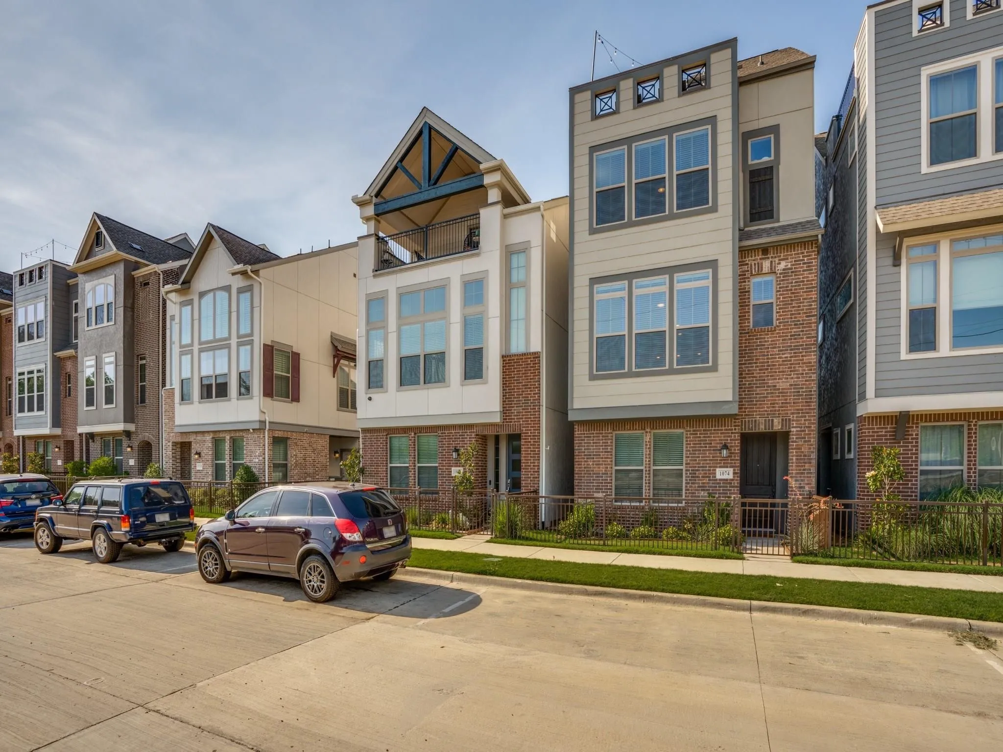 Single Family Residence For Rent in Dallas County , 1074 Manacor Lane, Dallas, Texas 75212, 3 Bedroom, 4 Bathroom, 2 Garage spaces, 2,132 Sqft, built in 2018, mls#21404437, Real Estate Agent in Dallas, Homes For Rent in Dallas county, Homes For Rent in Dallas, Realtor in Dallas Texas, Real Estate Brokerage Independent Realty Texas, Luminita Cordes Realtor