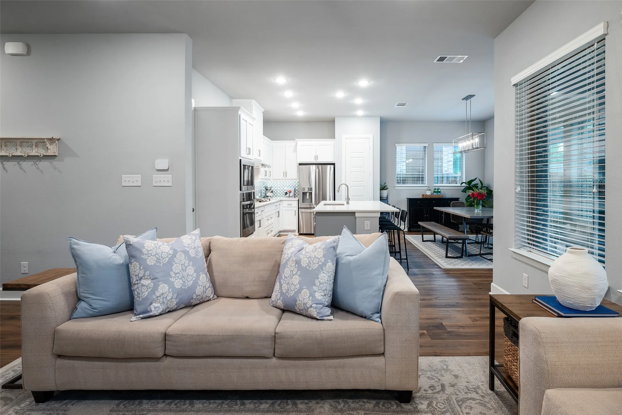 Single Family Residence For Rent in Dallas County , 3436 Evening Petal Lane, Dallas, Texas 75229, 4 Bedroom, 4 Bathroom, 2 Garage spaces, 2,597 Sqft, built in 2021, mls#21405053, Real Estate Agent in Dallas, Homes For Rent in Dallas county, Homes For Rent in Dallas, Realtor in Dallas Texas, Real Estate Brokerage Independent Realty Texas, Luminita Cordes Realtor