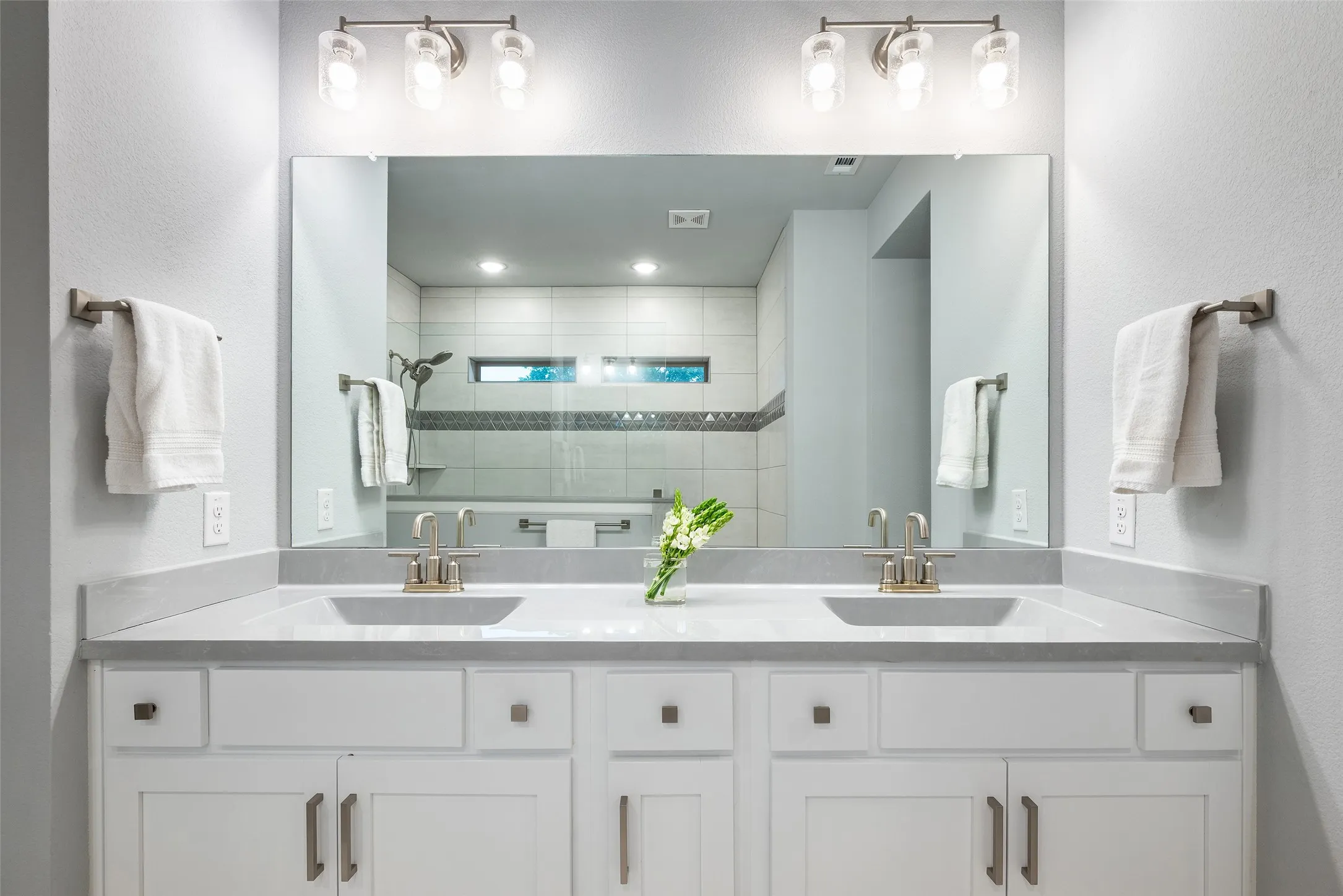Single Family Residence For Rent in Dallas County , 3436 Evening Petal Lane, Dallas, Texas 75229, 4 Bedroom, 4 Bathroom, 2 Garage spaces, 2,597 Sqft, built in 2021, mls#21405053, Real Estate Agent in Dallas, Homes For Rent in Dallas county, Homes For Rent in Dallas, Realtor in Dallas Texas, Real Estate Brokerage Independent Realty Texas, Luminita Cordes Realtor