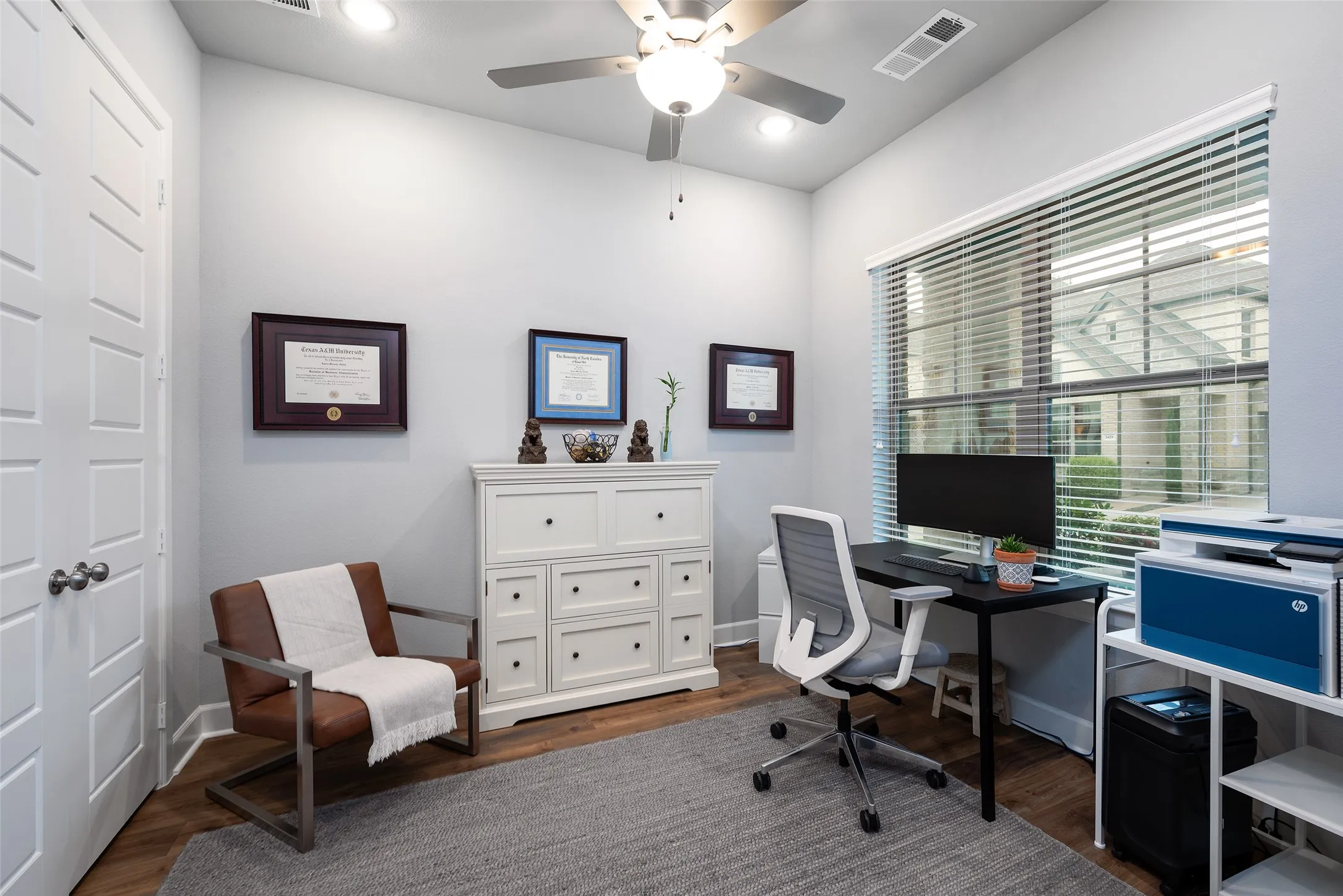 Single Family Residence For Rent in Dallas County , 3436 Evening Petal Lane, Dallas, Texas 75229, 4 Bedroom, 4 Bathroom, 2 Garage spaces, 2,597 Sqft, built in 2021, mls#21405053, Real Estate Agent in Dallas, Homes For Rent in Dallas county, Homes For Rent in Dallas, Realtor in Dallas Texas, Real Estate Brokerage Independent Realty Texas, Luminita Cordes Realtor