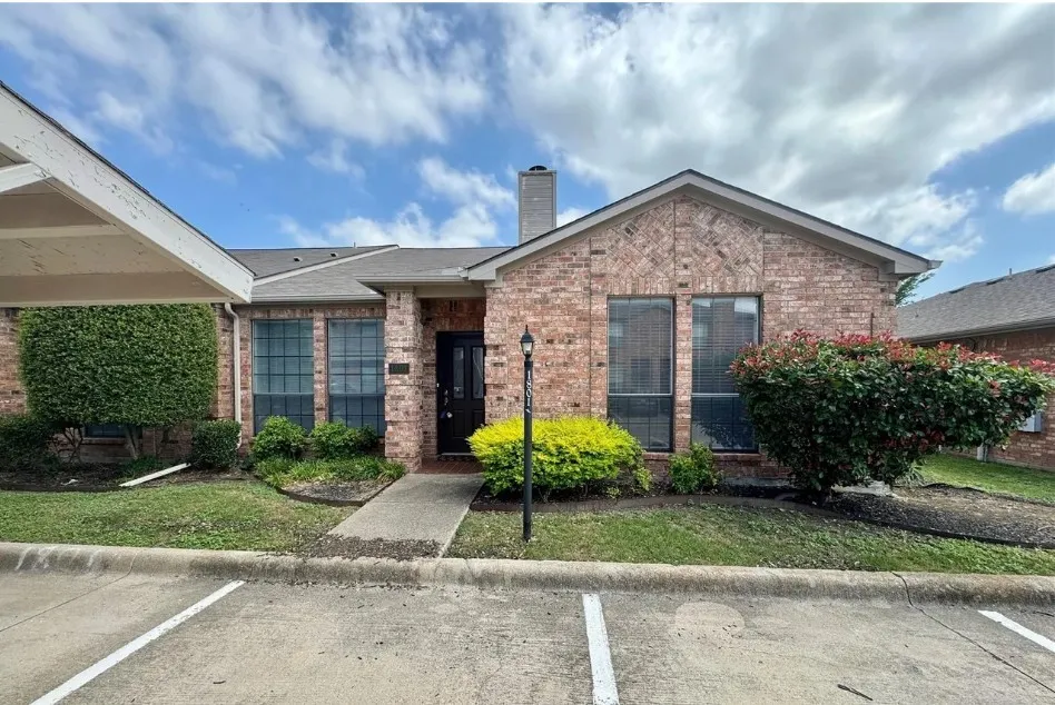 Townhouse For Rent in Collin County , 3500 E Park Boulevard 18, Plano, Texas 75074, 3 Bedroom, 2 Bathroom, Garage spaces, 8,092 Sqft, built in 1994, mls#21404850, Real Estate Agent in Plano, Homes For Rent in Collin county, Homes For Rent in Plano, Realtor in Plano Texas, Real Estate Brokerage Independent Realty Texas, Luminita Cordes Realtor
