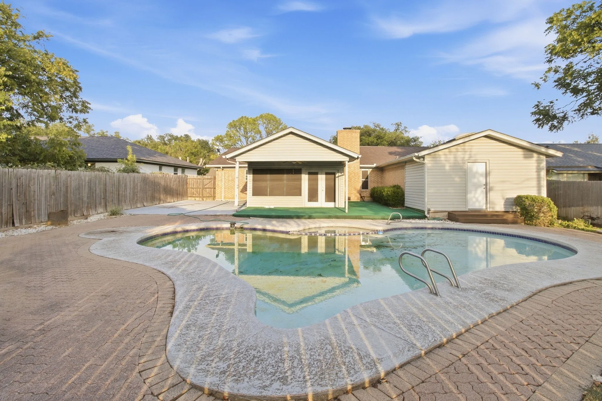 Single Family Residence For Rent in Tarrant County , 1914 Roosevelt Drive, Pantego, Texas 76013, 4 Bedroom, 3 Bathroom, 2 Garage spaces, 2,342 Sqft, built in 1974, mls#21405089, Real Estate Agent in Pantego, Homes For Rent in Tarrant county, Homes For Rent in Pantego, Realtor in Pantego Texas, Real Estate Brokerage Independent Realty Texas, Luminita Cordes Realtor