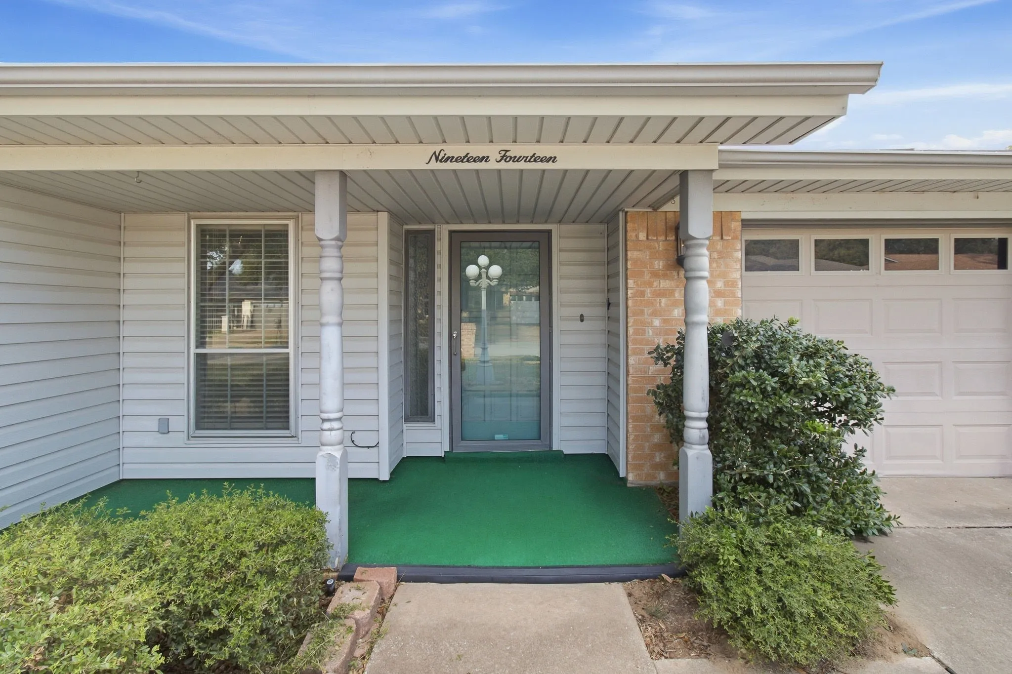 Single Family Residence For Rent in Tarrant County , 1914 Roosevelt Drive, Pantego, Texas 76013, 4 Bedroom, 3 Bathroom, 2 Garage spaces, 2,342 Sqft, built in 1974, mls#21405089, Real Estate Agent in Pantego, Homes For Rent in Tarrant county, Homes For Rent in Pantego, Realtor in Pantego Texas, Real Estate Brokerage Independent Realty Texas, Luminita Cordes Realtor