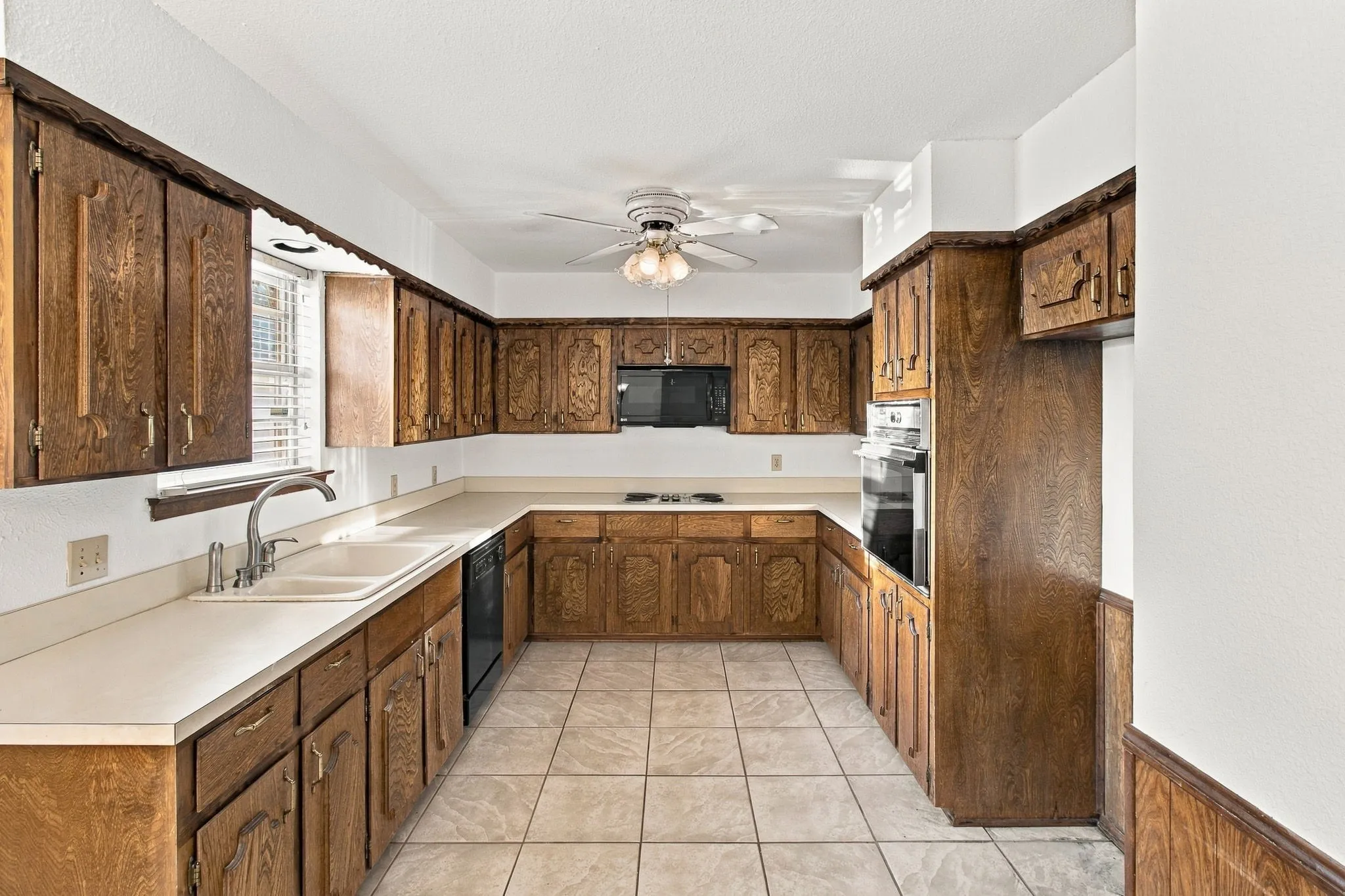 Single Family Residence For Rent in Tarrant County , 1914 Roosevelt Drive, Pantego, Texas 76013, 4 Bedroom, 3 Bathroom, 2 Garage spaces, 2,342 Sqft, built in 1974, mls#21405089, Real Estate Agent in Pantego, Homes For Rent in Tarrant county, Homes For Rent in Pantego, Realtor in Pantego Texas, Real Estate Brokerage Independent Realty Texas, Luminita Cordes Realtor
