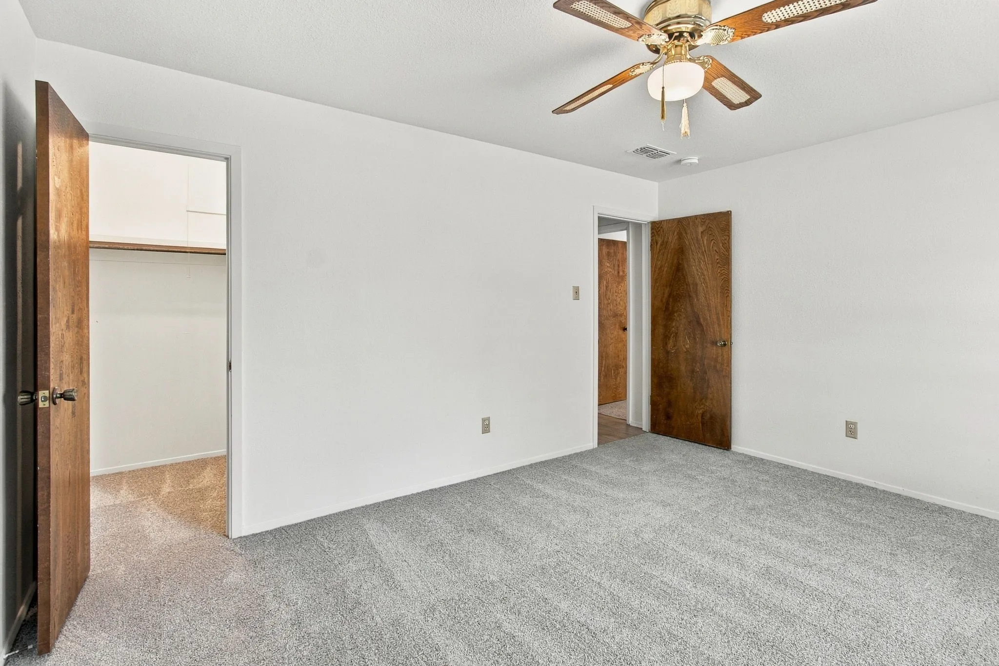 Single Family Residence For Rent in Tarrant County , 1914 Roosevelt Drive, Pantego, Texas 76013, 4 Bedroom, 3 Bathroom, 2 Garage spaces, 2,342 Sqft, built in 1974, mls#21405089, Real Estate Agent in Pantego, Homes For Rent in Tarrant county, Homes For Rent in Pantego, Realtor in Pantego Texas, Real Estate Brokerage Independent Realty Texas, Luminita Cordes Realtor