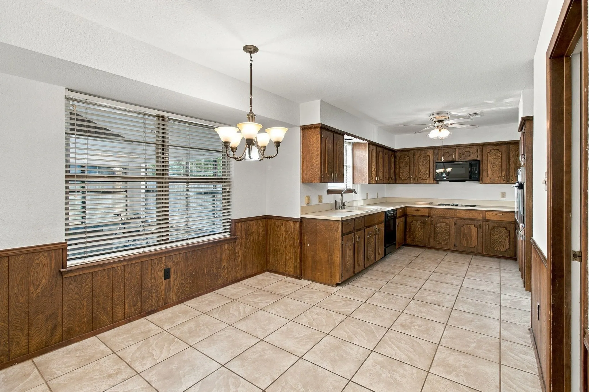 Single Family Residence For Rent in Tarrant County , 1914 Roosevelt Drive, Pantego, Texas 76013, 4 Bedroom, 3 Bathroom, 2 Garage spaces, 2,342 Sqft, built in 1974, mls#21405089, Real Estate Agent in Pantego, Homes For Rent in Tarrant county, Homes For Rent in Pantego, Realtor in Pantego Texas, Real Estate Brokerage Independent Realty Texas, Luminita Cordes Realtor