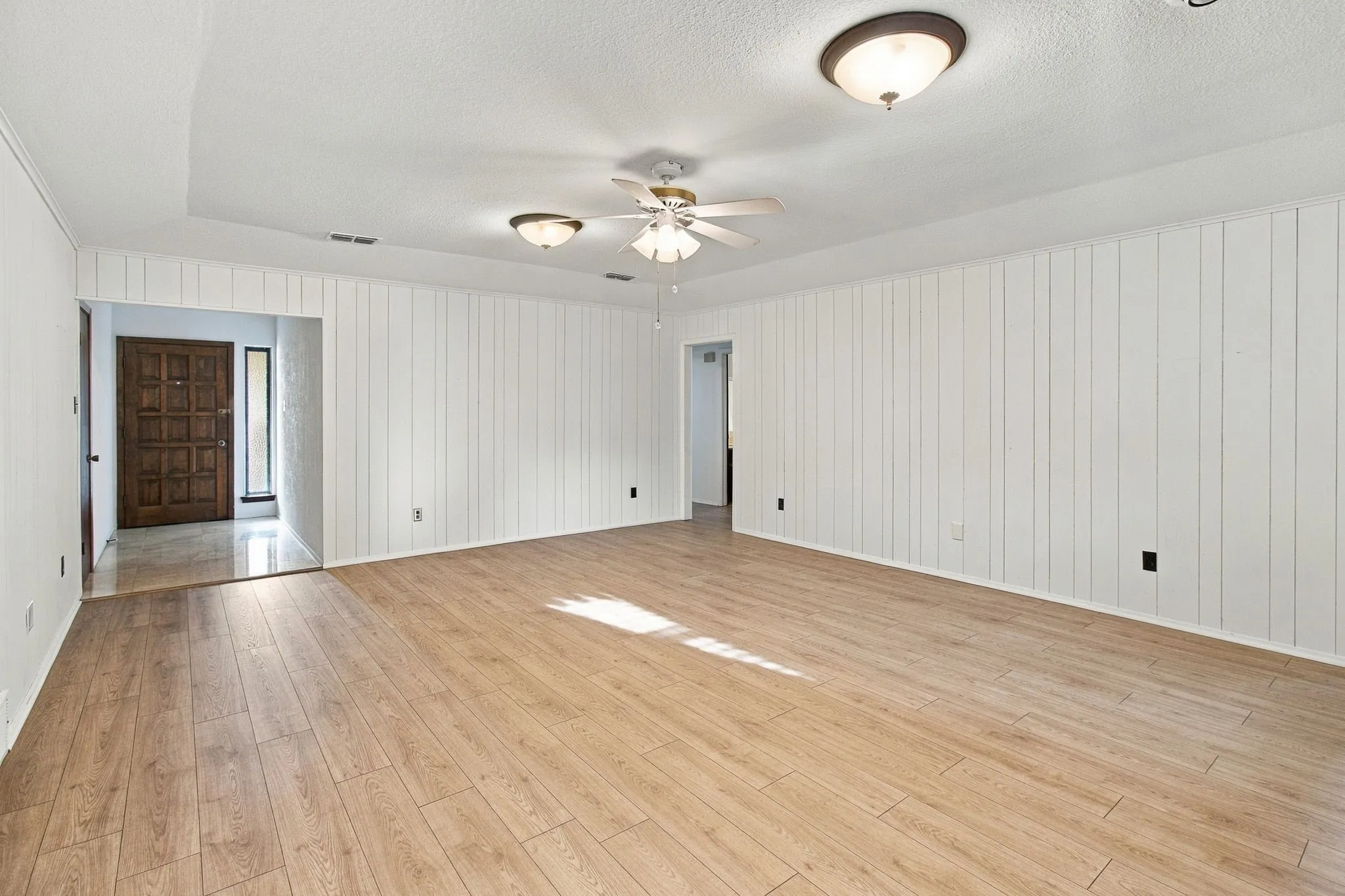 Single Family Residence For Rent in Tarrant County , 1914 Roosevelt Drive, Pantego, Texas 76013, 4 Bedroom, 3 Bathroom, 2 Garage spaces, 2,342 Sqft, built in 1974, mls#21405089, Real Estate Agent in Pantego, Homes For Rent in Tarrant county, Homes For Rent in Pantego, Realtor in Pantego Texas, Real Estate Brokerage Independent Realty Texas, Luminita Cordes Realtor