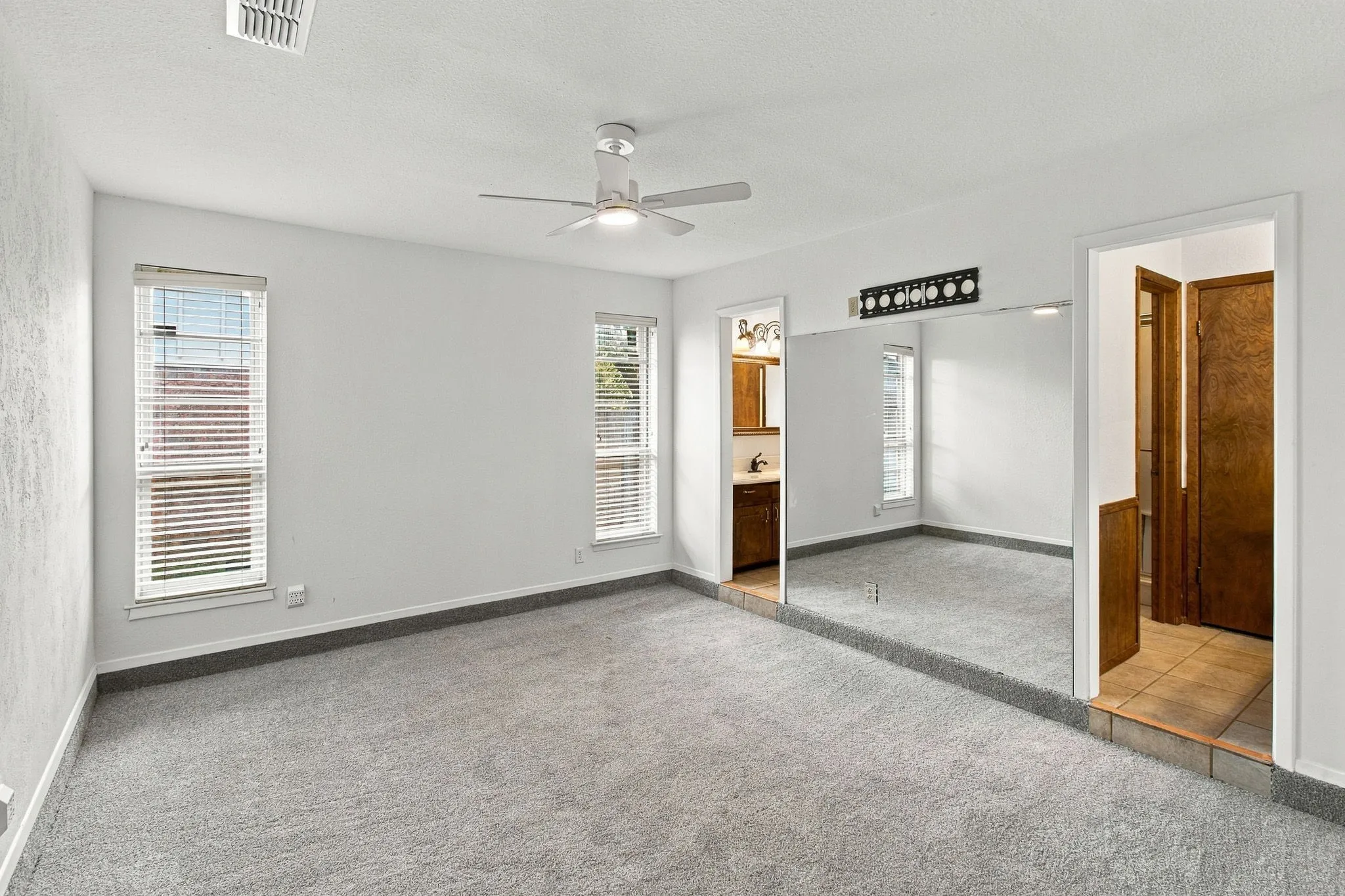 Single Family Residence For Rent in Tarrant County , 1914 Roosevelt Drive, Pantego, Texas 76013, 4 Bedroom, 3 Bathroom, 2 Garage spaces, 2,342 Sqft, built in 1974, mls#21405089, Real Estate Agent in Pantego, Homes For Rent in Tarrant county, Homes For Rent in Pantego, Realtor in Pantego Texas, Real Estate Brokerage Independent Realty Texas, Luminita Cordes Realtor