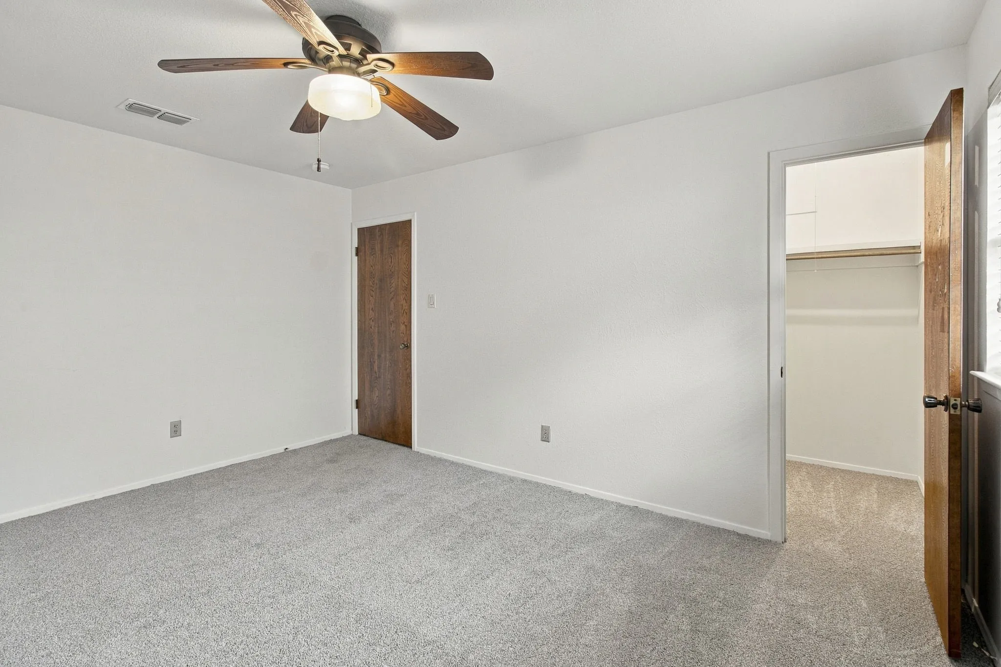 Single Family Residence For Rent in Tarrant County , 1914 Roosevelt Drive, Pantego, Texas 76013, 4 Bedroom, 3 Bathroom, 2 Garage spaces, 2,342 Sqft, built in 1974, mls#21405089, Real Estate Agent in Pantego, Homes For Rent in Tarrant county, Homes For Rent in Pantego, Realtor in Pantego Texas, Real Estate Brokerage Independent Realty Texas, Luminita Cordes Realtor