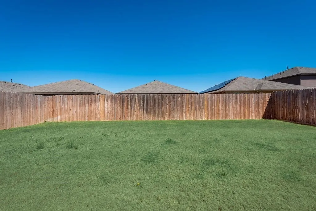 Single Family Residence For Rent in Tarrant County , 6320 Eagle Pier Way, Fort Worth, Texas 76179, 4 Bedroom, 2 Bathroom, 2 Garage spaces, 1,738 Sqft, built in 2018, mls#21405090, Real Estate Agent in Fort Worth, Homes For Rent in Tarrant county, Homes For Rent in Fort Worth, Realtor in Fort Worth Texas, Real Estate Brokerage Independent Realty Texas, Luminita Cordes Realtor
