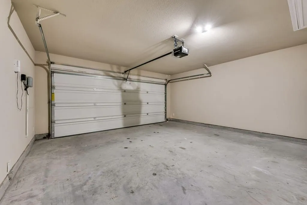 Single Family Residence For Rent in Tarrant County , 6320 Eagle Pier Way, Fort Worth, Texas 76179, 4 Bedroom, 2 Bathroom, 2 Garage spaces, 1,738 Sqft, built in 2018, mls#21405090, Real Estate Agent in Fort Worth, Homes For Rent in Tarrant county, Homes For Rent in Fort Worth, Realtor in Fort Worth Texas, Real Estate Brokerage Independent Realty Texas, Luminita Cordes Realtor