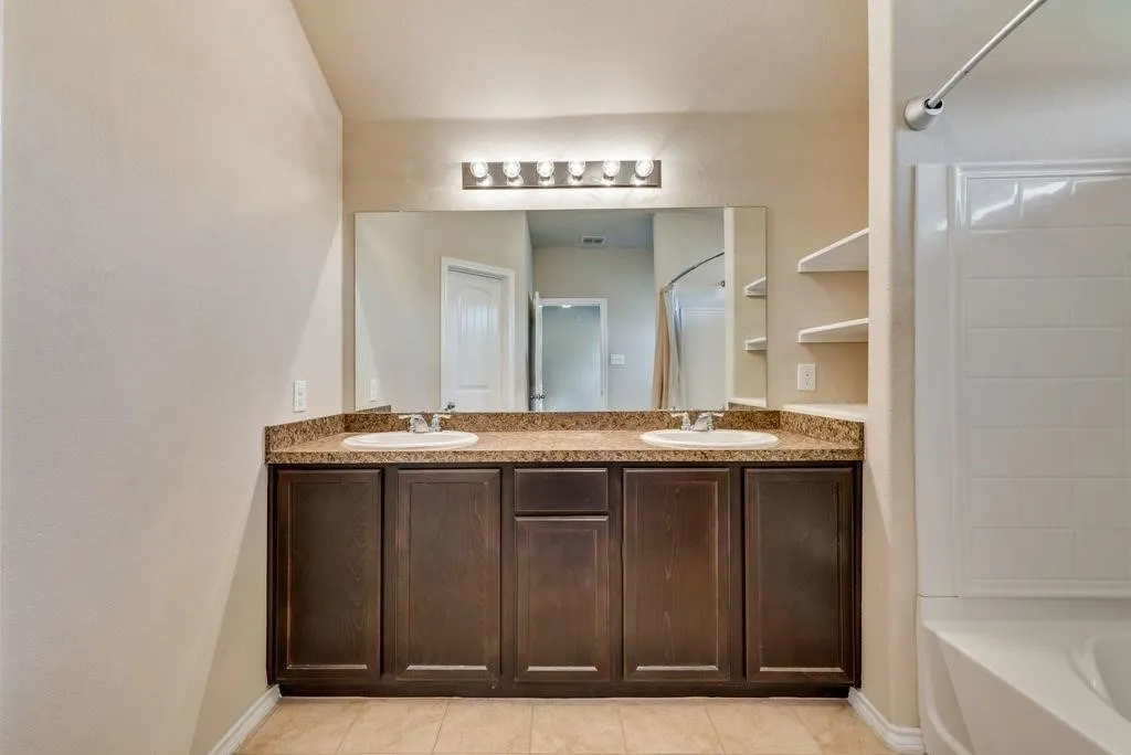 Single Family Residence For Rent in Tarrant County , 6320 Eagle Pier Way, Fort Worth, Texas 76179, 4 Bedroom, 2 Bathroom, 2 Garage spaces, 1,738 Sqft, built in 2018, mls#21405090, Real Estate Agent in Fort Worth, Homes For Rent in Tarrant county, Homes For Rent in Fort Worth, Realtor in Fort Worth Texas, Real Estate Brokerage Independent Realty Texas, Luminita Cordes Realtor
