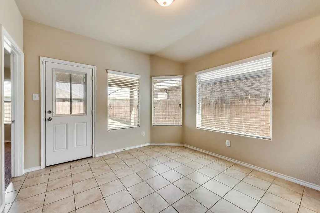 Single Family Residence For Rent in Tarrant County , 6320 Eagle Pier Way, Fort Worth, Texas 76179, 4 Bedroom, 2 Bathroom, 2 Garage spaces, 1,738 Sqft, built in 2018, mls#21405090, Real Estate Agent in Fort Worth, Homes For Rent in Tarrant county, Homes For Rent in Fort Worth, Realtor in Fort Worth Texas, Real Estate Brokerage Independent Realty Texas, Luminita Cordes Realtor