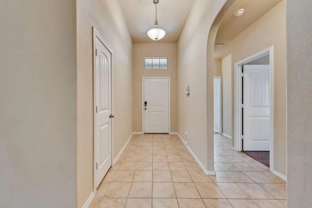 Single Family Residence For Rent in Tarrant County , 6320 Eagle Pier Way, Fort Worth, Texas 76179, 4 Bedroom, 2 Bathroom, 2 Garage spaces, 1,738 Sqft, built in 2018, mls#21405090, Real Estate Agent in Fort Worth, Homes For Rent in Tarrant county, Homes For Rent in Fort Worth, Realtor in Fort Worth Texas, Real Estate Brokerage Independent Realty Texas, Luminita Cordes Realtor