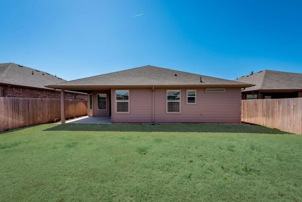 Single Family Residence For Rent in Tarrant County , 6320 Eagle Pier Way, Fort Worth, Texas 76179, 4 Bedroom, 2 Bathroom, 2 Garage spaces, 1,738 Sqft, built in 2018, mls#21405090, Real Estate Agent in Fort Worth, Homes For Rent in Tarrant county, Homes For Rent in Fort Worth, Realtor in Fort Worth Texas, Real Estate Brokerage Independent Realty Texas, Luminita Cordes Realtor