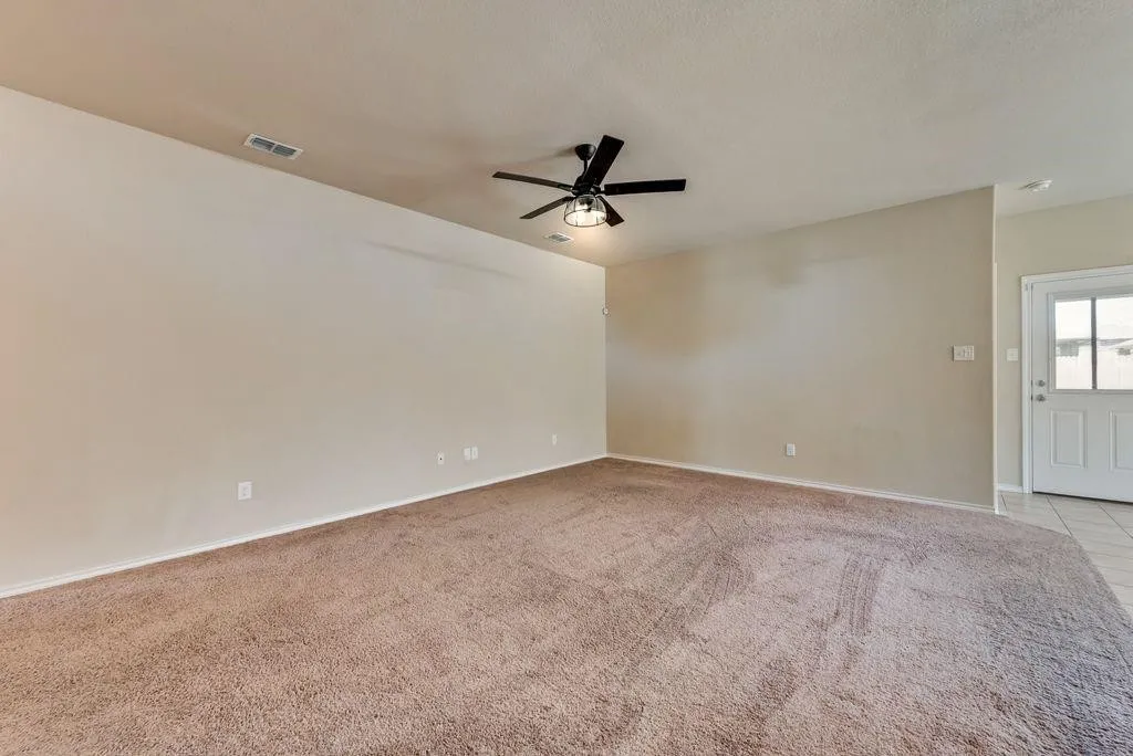 Single Family Residence For Rent in Tarrant County , 6320 Eagle Pier Way, Fort Worth, Texas 76179, 4 Bedroom, 2 Bathroom, 2 Garage spaces, 1,738 Sqft, built in 2018, mls#21405090, Real Estate Agent in Fort Worth, Homes For Rent in Tarrant county, Homes For Rent in Fort Worth, Realtor in Fort Worth Texas, Real Estate Brokerage Independent Realty Texas, Luminita Cordes Realtor