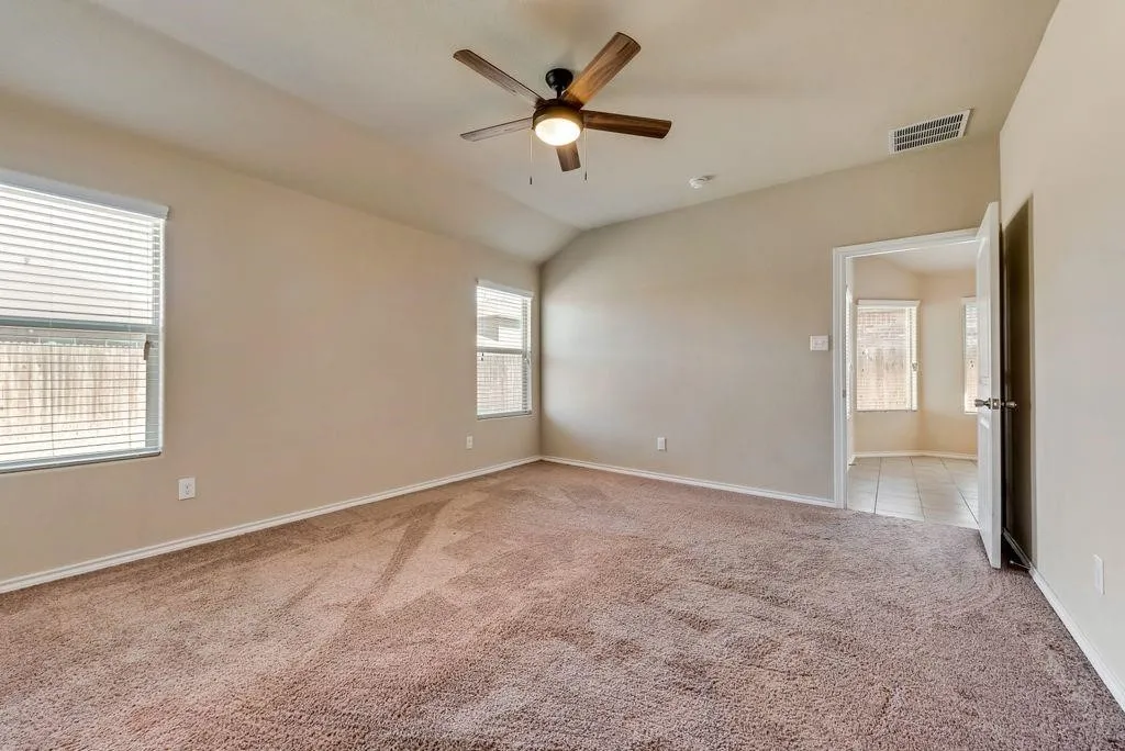 Single Family Residence For Rent in Tarrant County , 6320 Eagle Pier Way, Fort Worth, Texas 76179, 4 Bedroom, 2 Bathroom, 2 Garage spaces, 1,738 Sqft, built in 2018, mls#21405090, Real Estate Agent in Fort Worth, Homes For Rent in Tarrant county, Homes For Rent in Fort Worth, Realtor in Fort Worth Texas, Real Estate Brokerage Independent Realty Texas, Luminita Cordes Realtor