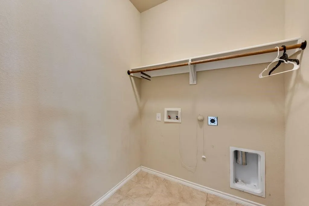 Single Family Residence For Rent in Tarrant County , 6320 Eagle Pier Way, Fort Worth, Texas 76179, 4 Bedroom, 2 Bathroom, 2 Garage spaces, 1,738 Sqft, built in 2018, mls#21405090, Real Estate Agent in Fort Worth, Homes For Rent in Tarrant county, Homes For Rent in Fort Worth, Realtor in Fort Worth Texas, Real Estate Brokerage Independent Realty Texas, Luminita Cordes Realtor