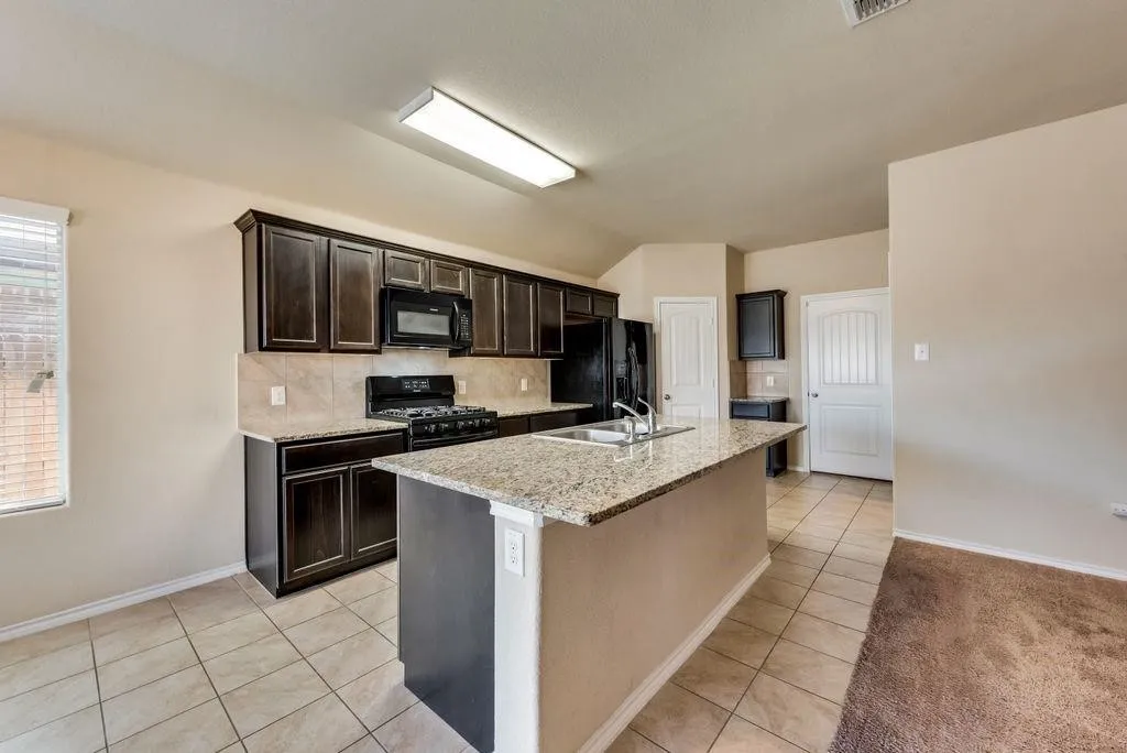 Single Family Residence For Rent in Tarrant County , 6320 Eagle Pier Way, Fort Worth, Texas 76179, 4 Bedroom, 2 Bathroom, 2 Garage spaces, 1,738 Sqft, built in 2018, mls#21405090, Real Estate Agent in Fort Worth, Homes For Rent in Tarrant county, Homes For Rent in Fort Worth, Realtor in Fort Worth Texas, Real Estate Brokerage Independent Realty Texas, Luminita Cordes Realtor