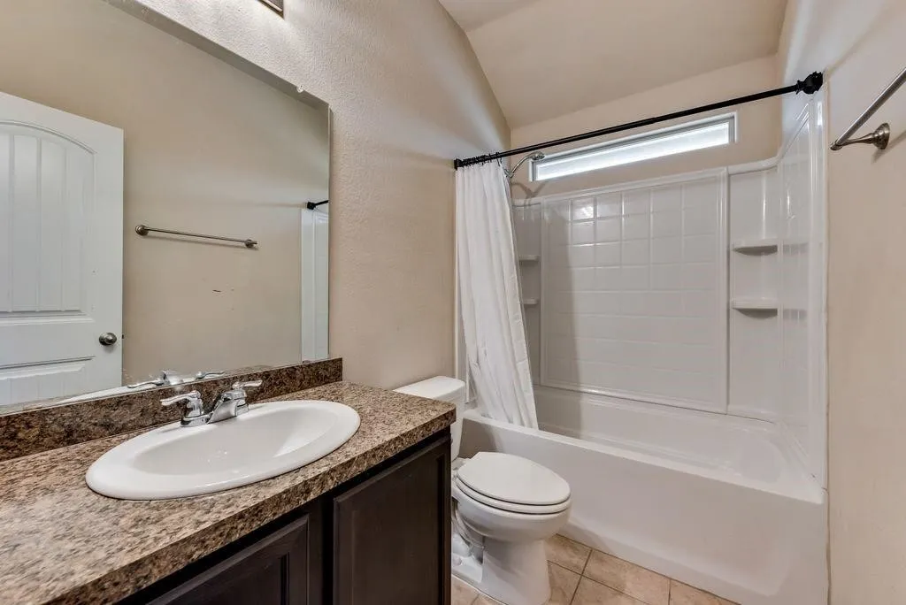 Single Family Residence For Rent in Tarrant County , 6320 Eagle Pier Way, Fort Worth, Texas 76179, 4 Bedroom, 2 Bathroom, 2 Garage spaces, 1,738 Sqft, built in 2018, mls#21405090, Real Estate Agent in Fort Worth, Homes For Rent in Tarrant county, Homes For Rent in Fort Worth, Realtor in Fort Worth Texas, Real Estate Brokerage Independent Realty Texas, Luminita Cordes Realtor