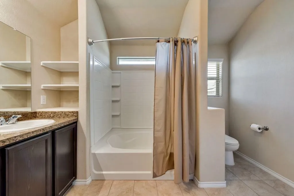 Single Family Residence For Rent in Tarrant County , 6320 Eagle Pier Way, Fort Worth, Texas 76179, 4 Bedroom, 2 Bathroom, 2 Garage spaces, 1,738 Sqft, built in 2018, mls#21405090, Real Estate Agent in Fort Worth, Homes For Rent in Tarrant county, Homes For Rent in Fort Worth, Realtor in Fort Worth Texas, Real Estate Brokerage Independent Realty Texas, Luminita Cordes Realtor