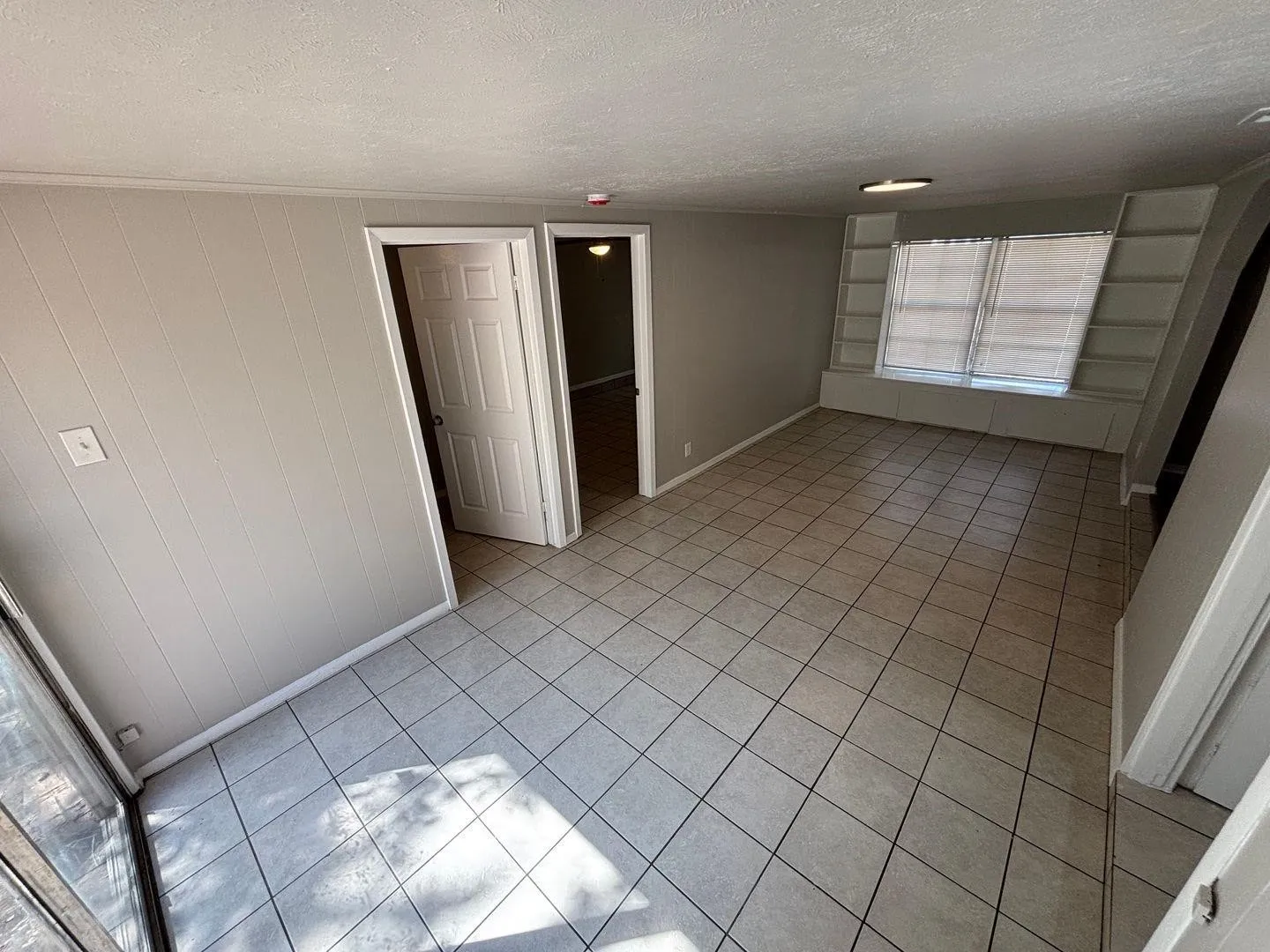Single Family Residence For Rent in Dallas County , 2522 Cunningham Street, Irving, Texas 75062, 4 Bedroom, 3 Bathroom, Garage spaces, 1,862 Sqft, built in 1961, mls#21405077, Real Estate Agent in Irving, Homes For Rent in Dallas county, Homes For Rent in Irving, Realtor in Irving Texas, Real Estate Brokerage Independent Realty Texas, Luminita Cordes Realtor