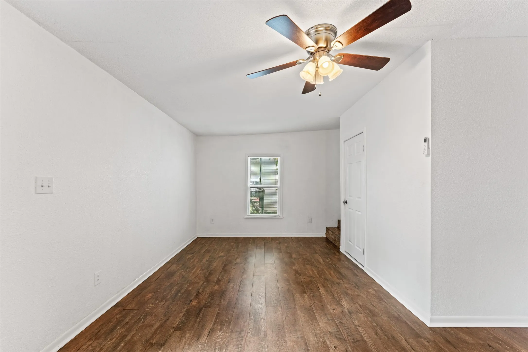 Single Family Residence For Sale in Mc Lennan County , 1924 Connally Street, Waco, Texas 76711, 3 Bedroom, 2 Bathroom, Garage spaces, 1,748 Sqft, built in 1953, mls#21405097, Real Estate Agent in Waco, Homes For Sale in Mc Lennan county, Homes For Sale in Waco, Realtor in Waco Texas, Real Estate Brokerage Independent Realty Texas, Luminita Cordes Realtor