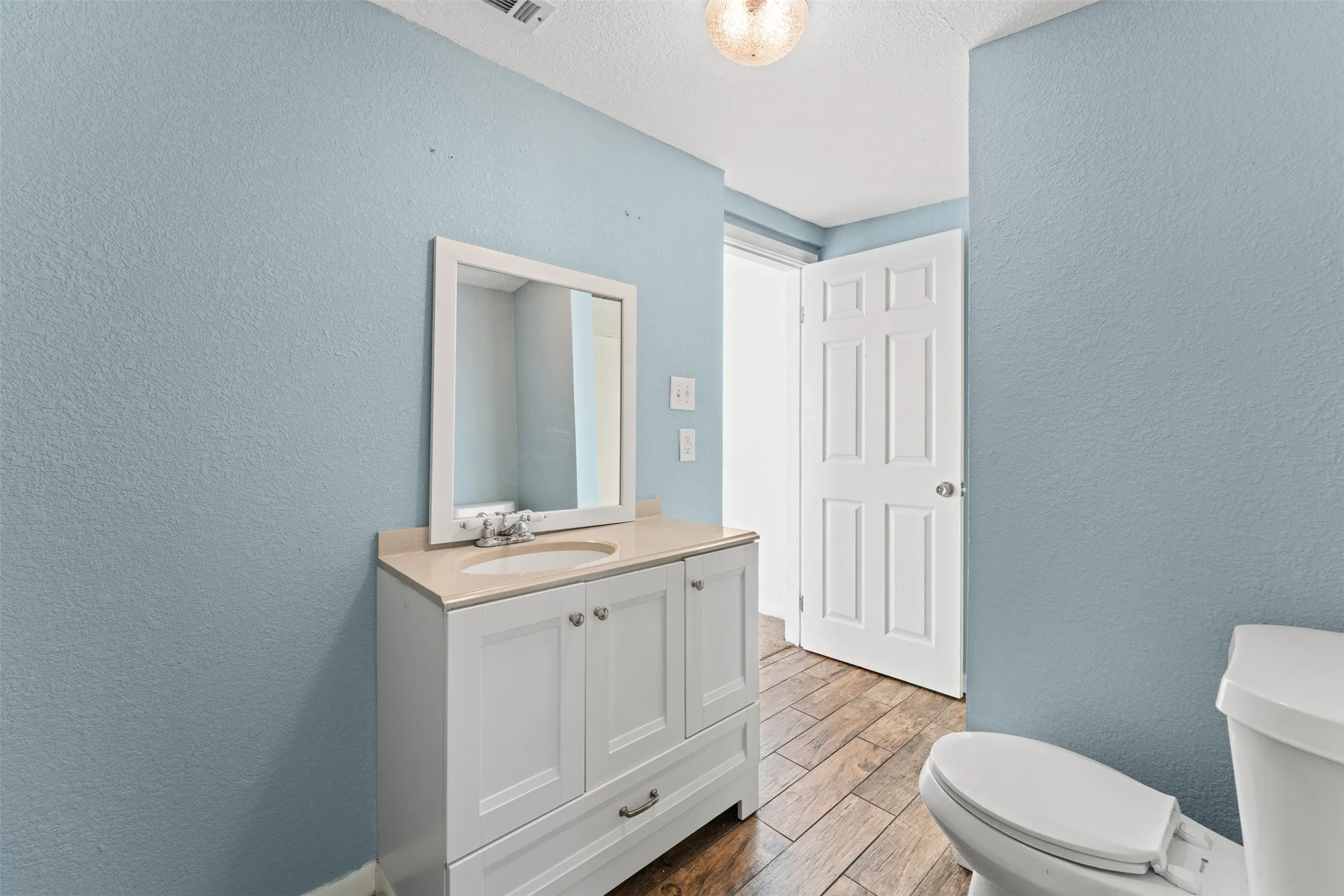 Single Family Residence For Sale in Mc Lennan County , 1924 Connally Street, Waco, Texas 76711, 3 Bedroom, 2 Bathroom, Garage spaces, 1,748 Sqft, built in 1953, mls#21405097, Real Estate Agent in Waco, Homes For Sale in Mc Lennan county, Homes For Sale in Waco, Realtor in Waco Texas, Real Estate Brokerage Independent Realty Texas, Luminita Cordes Realtor