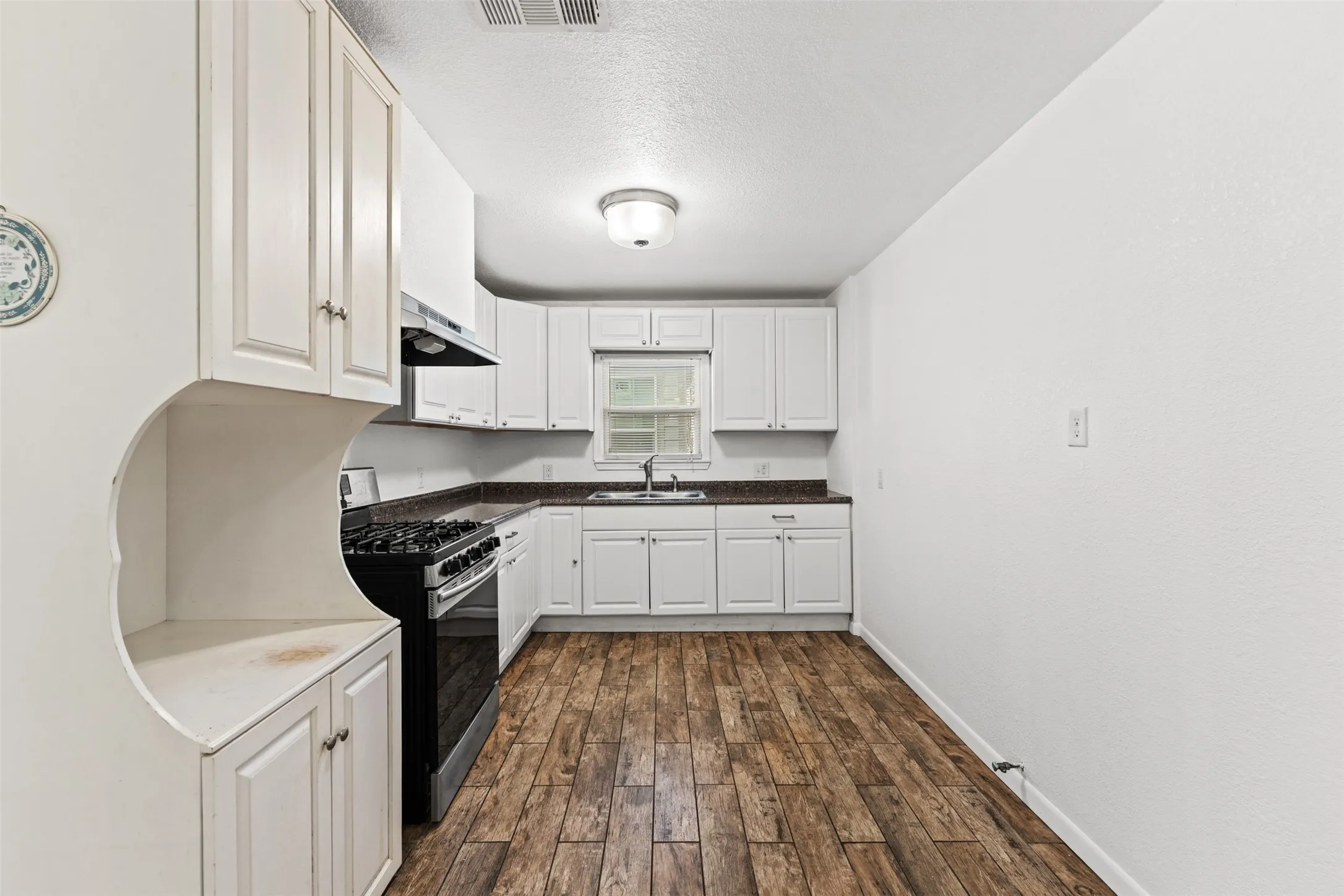 Single Family Residence For Sale in Mc Lennan County , 1924 Connally Street, Waco, Texas 76711, 3 Bedroom, 2 Bathroom, Garage spaces, 1,748 Sqft, built in 1953, mls#21405097, Real Estate Agent in Waco, Homes For Sale in Mc Lennan county, Homes For Sale in Waco, Realtor in Waco Texas, Real Estate Brokerage Independent Realty Texas, Luminita Cordes Realtor