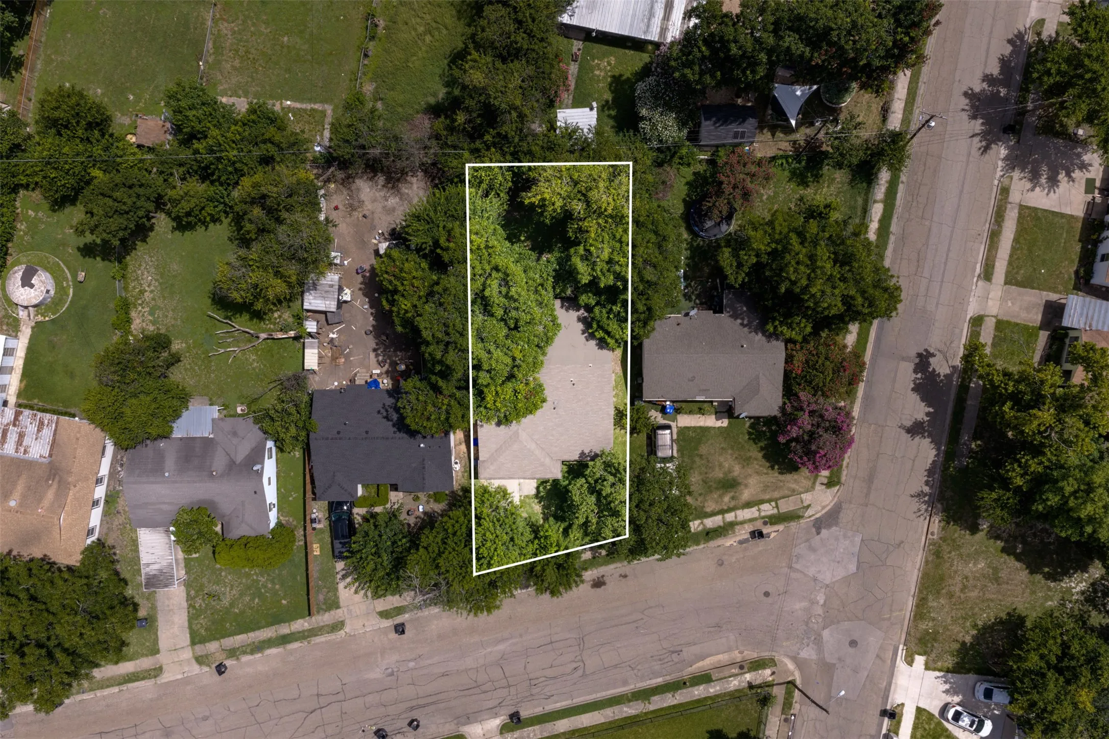 Single Family Residence For Sale in Mc Lennan County , 1924 Connally Street, Waco, Texas 76711, 3 Bedroom, 2 Bathroom, Garage spaces, 1,748 Sqft, built in 1953, mls#21405097, Real Estate Agent in Waco, Homes For Sale in Mc Lennan county, Homes For Sale in Waco, Realtor in Waco Texas, Real Estate Brokerage Independent Realty Texas, Luminita Cordes Realtor