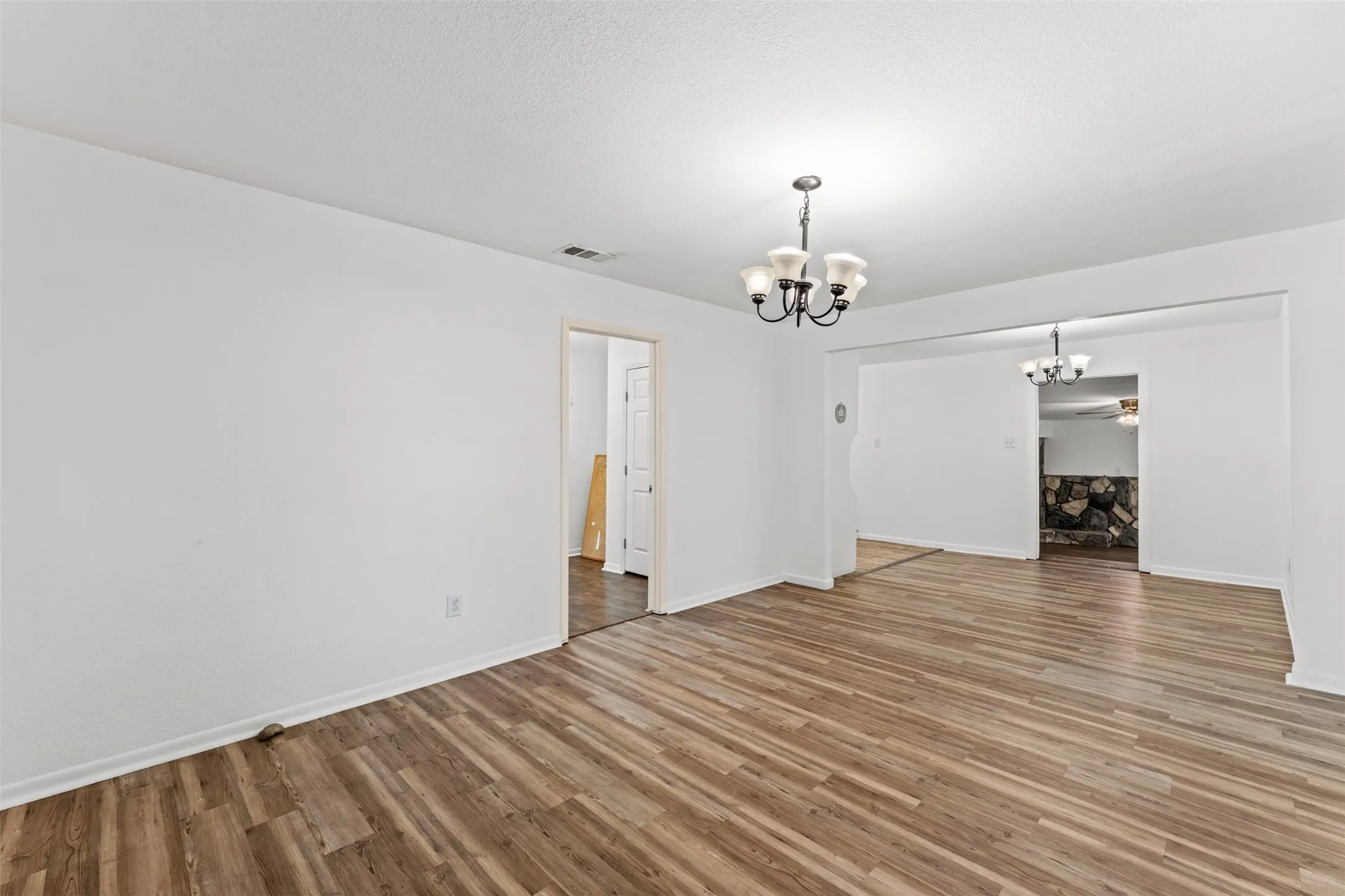 Single Family Residence For Sale in Mc Lennan County , 1924 Connally Street, Waco, Texas 76711, 3 Bedroom, 2 Bathroom, Garage spaces, 1,748 Sqft, built in 1953, mls#21405097, Real Estate Agent in Waco, Homes For Sale in Mc Lennan county, Homes For Sale in Waco, Realtor in Waco Texas, Real Estate Brokerage Independent Realty Texas, Luminita Cordes Realtor