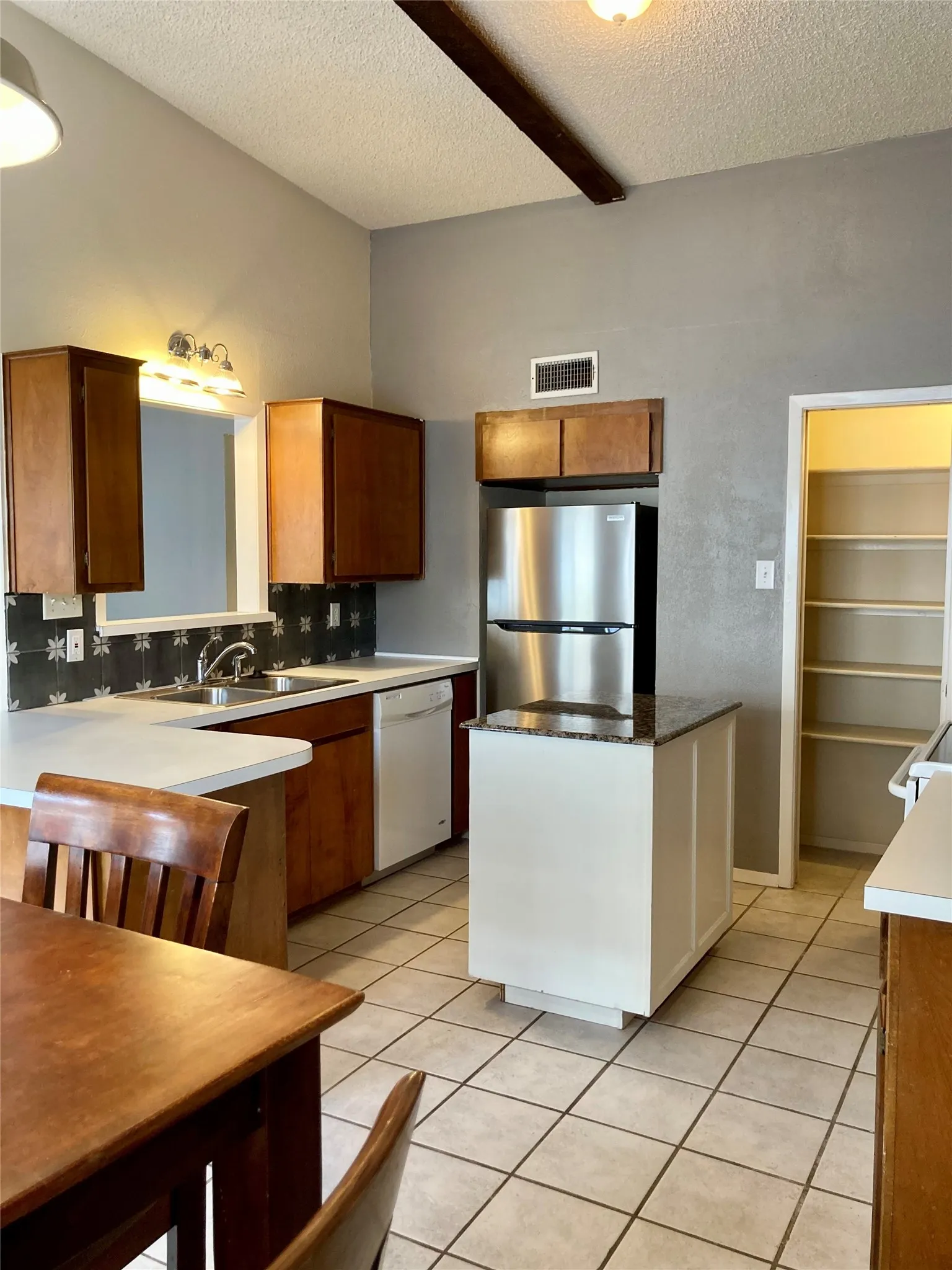 Duplex For Rent in Tarrant County , 2714 Mc Cart Avenue, Fort Worth, Texas 76110, 4 Bedroom, 4 Bathroom, Garage spaces, 2,090 Sqft, built in 1976, mls#21405029, Real Estate Agent in Fort Worth, Homes For Rent in Tarrant county, Homes For Rent in Fort Worth, Realtor in Fort Worth Texas, Real Estate Brokerage Independent Realty Texas, Luminita Cordes Realtor