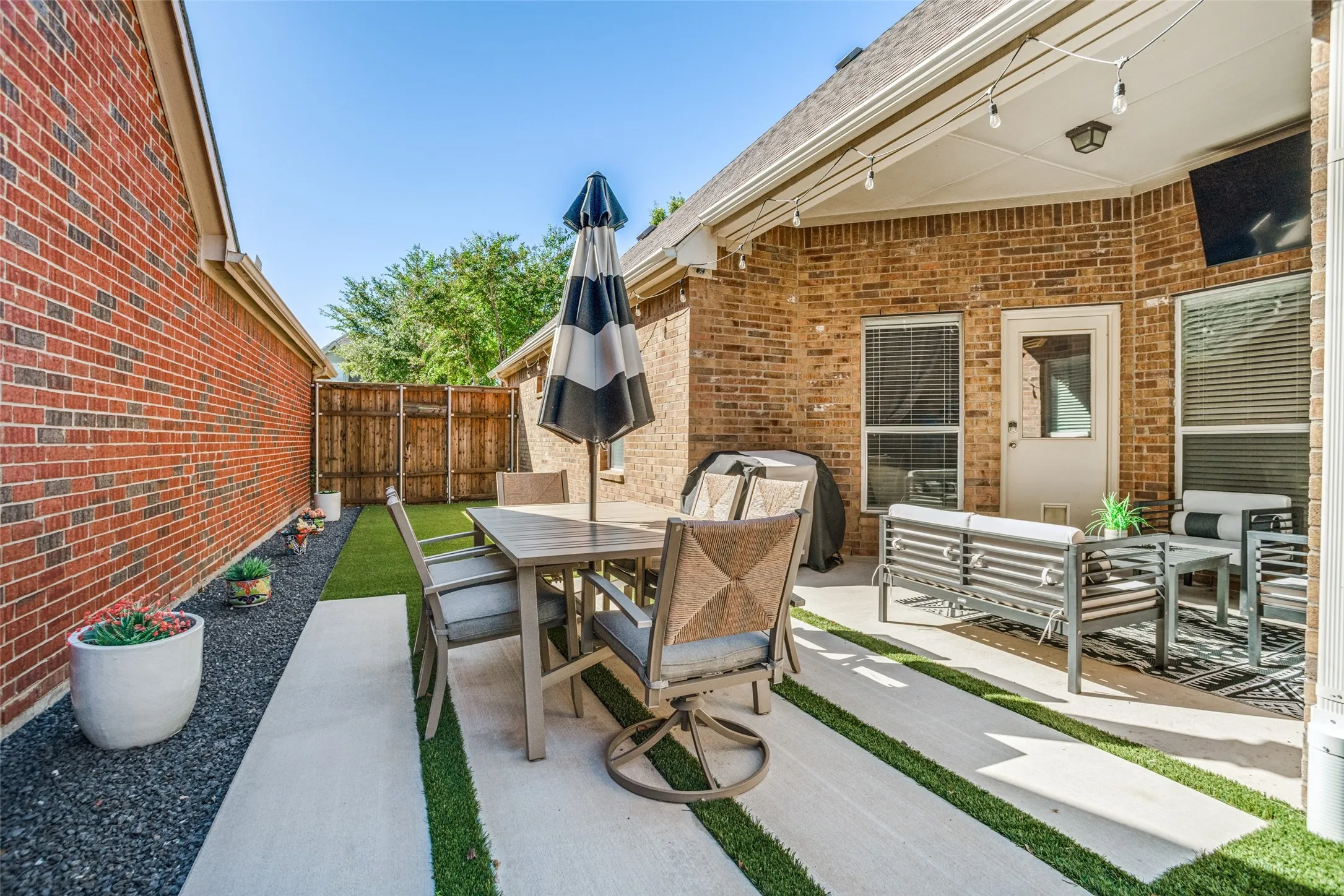 Single Family Residence For Sale in Collin County , 7936 Southmark Drive, Frisco, Texas 75035, 3 Bedroom, 2 Bathroom, 2 Garage spaces, 1,906 Sqft, built in 2006, mls#21405103, Real Estate Agent in Frisco, Homes For Sale in Collin county, Homes For Sale in Frisco, Realtor in Frisco Texas, Real Estate Brokerage Independent Realty Texas, Luminita Cordes Realtor